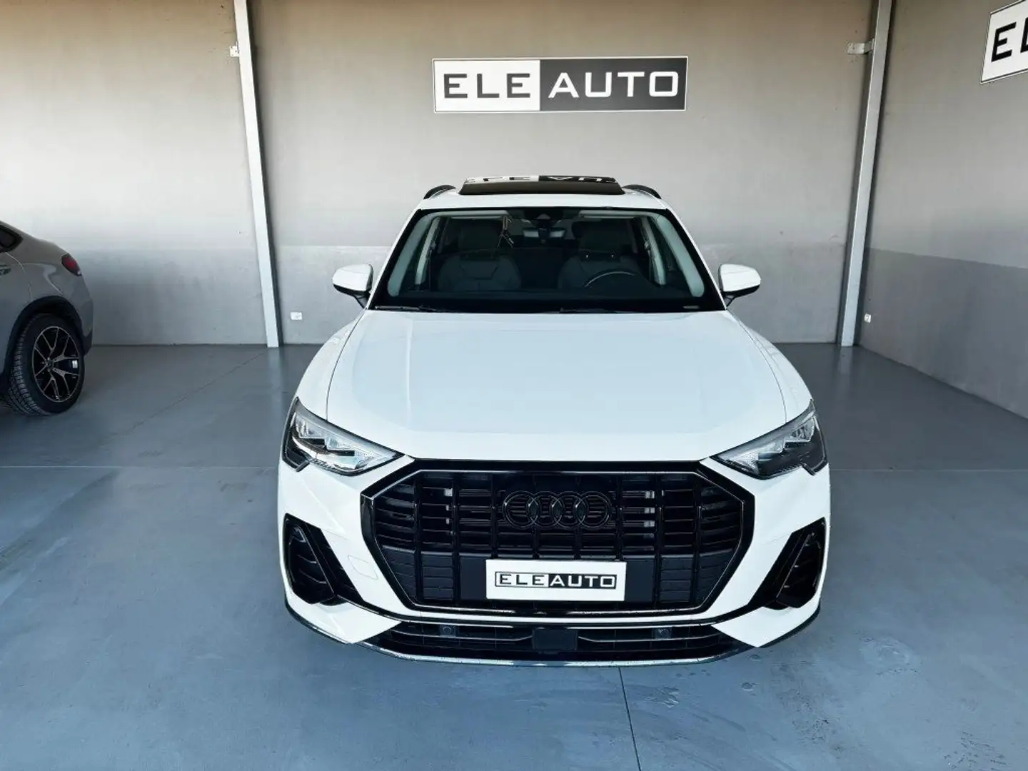 Audi Q3 45 TFSIe PHEV 245CV S line Id Black Tetto -Ambient Weiß - 2