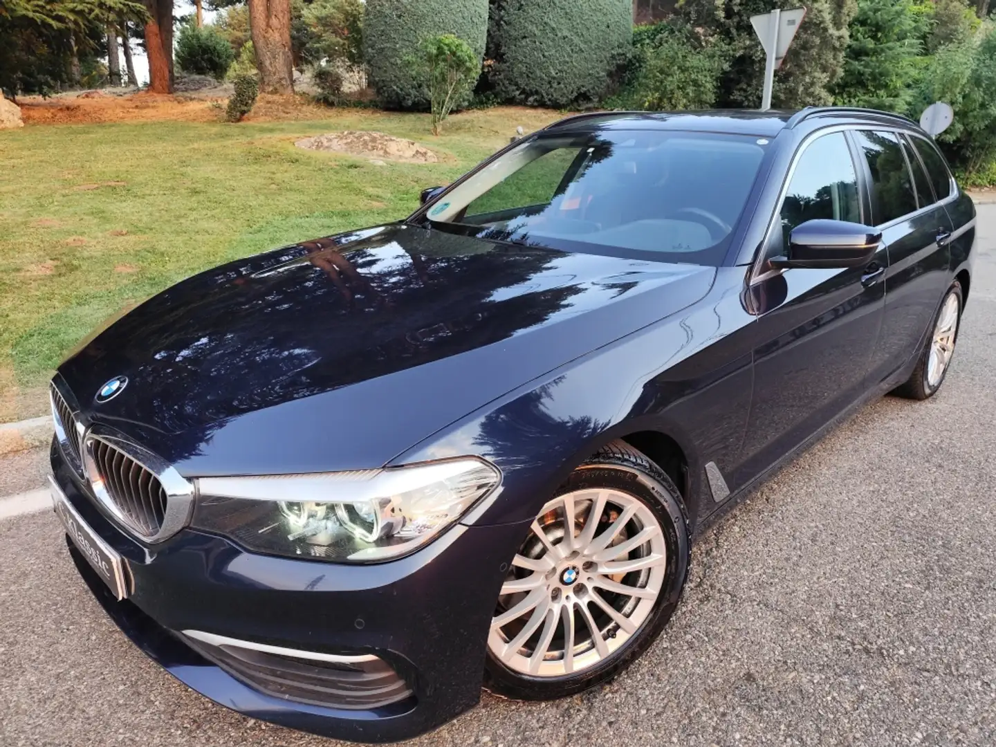 BMW 530 530dA Touring xDrive Blau - 1