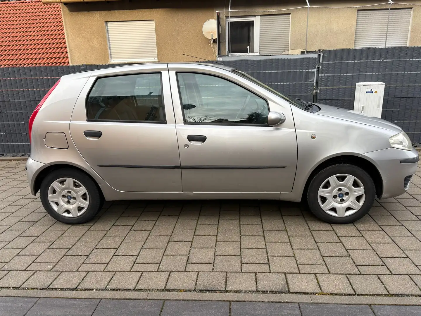 Fiat Punto Punto  5-Türer 1.2 16V Dynamic Argintiu - 2