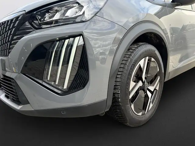 Peugeot 2008 view 11