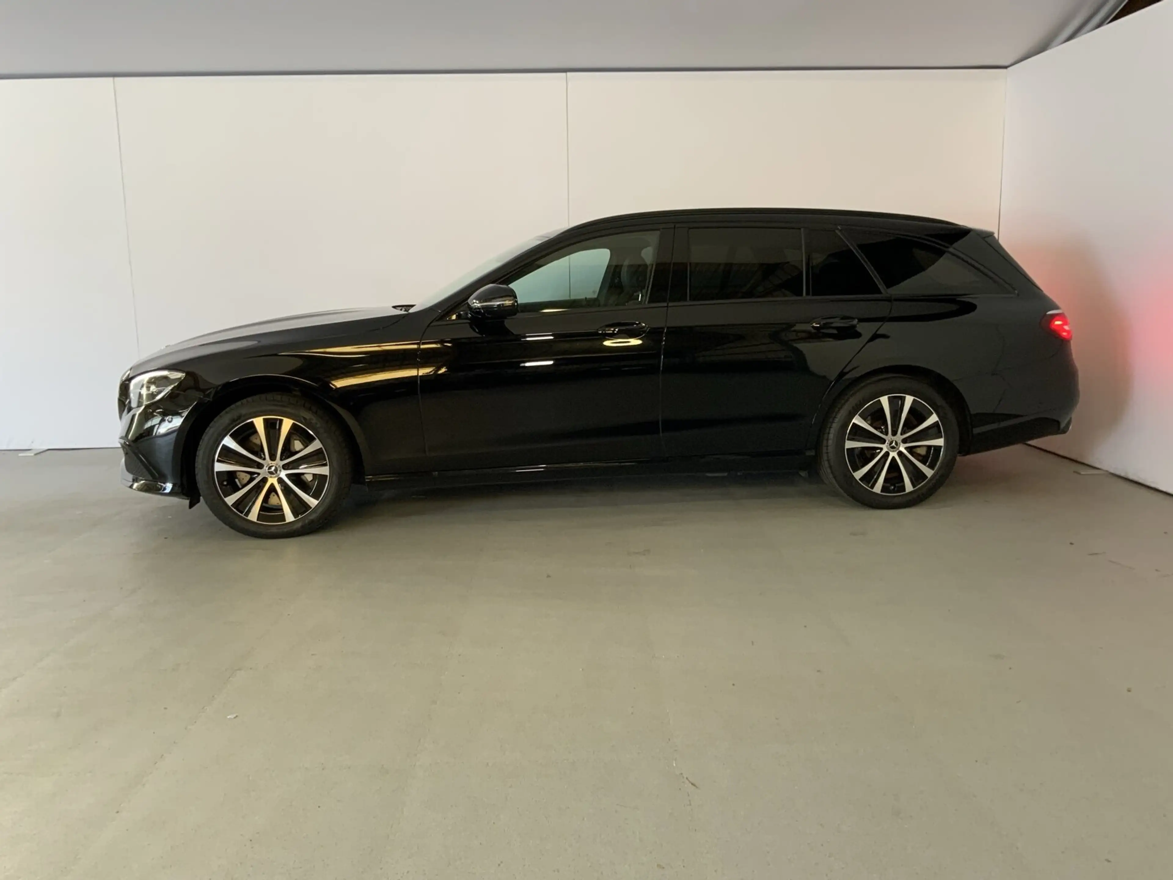Mercedes-Benz E 300 E 300 de 4M T AVANTGARDE Night Distronic AHK — photo 3