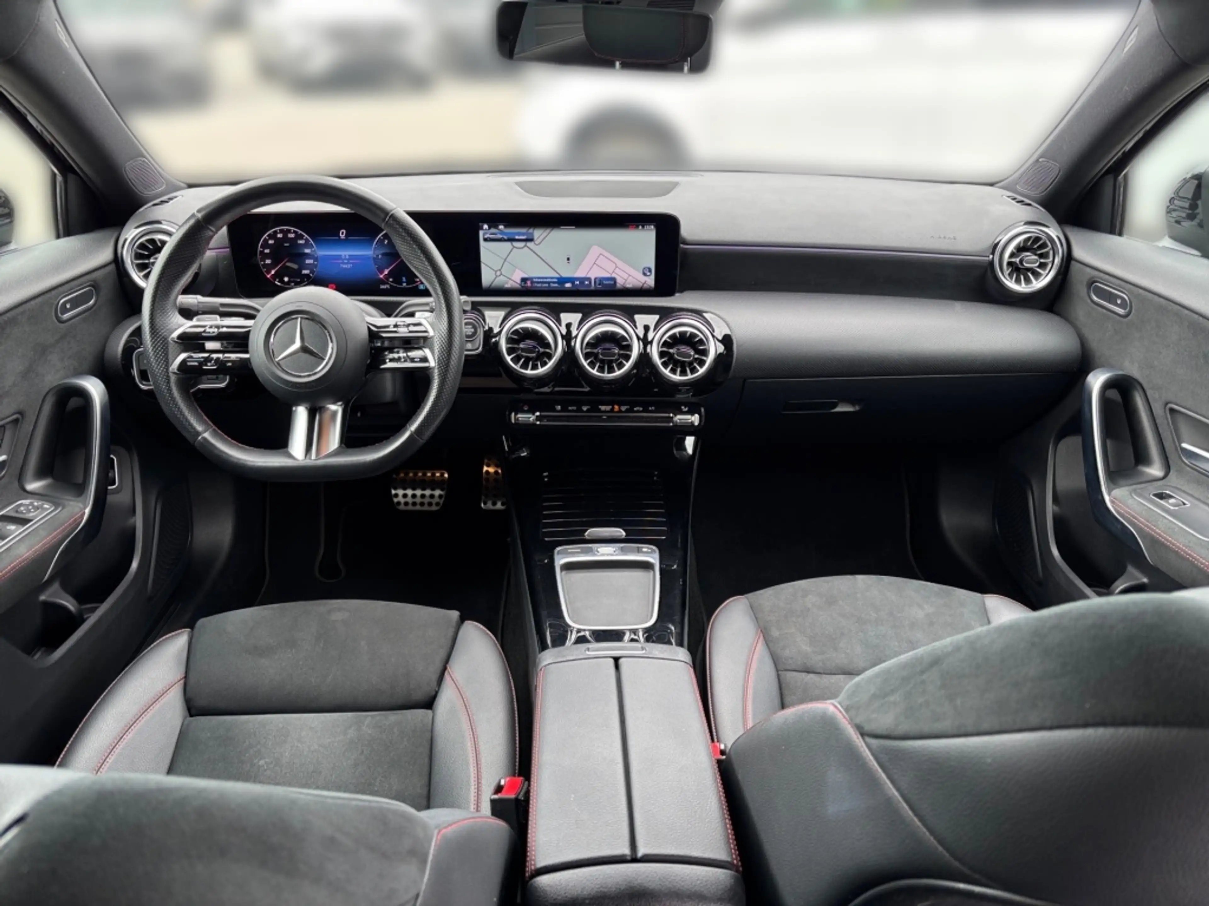 Mercedes-Benz A 200 d Limousine AMG*Night*Carplay*KeylGO*Rkam* — photo 12