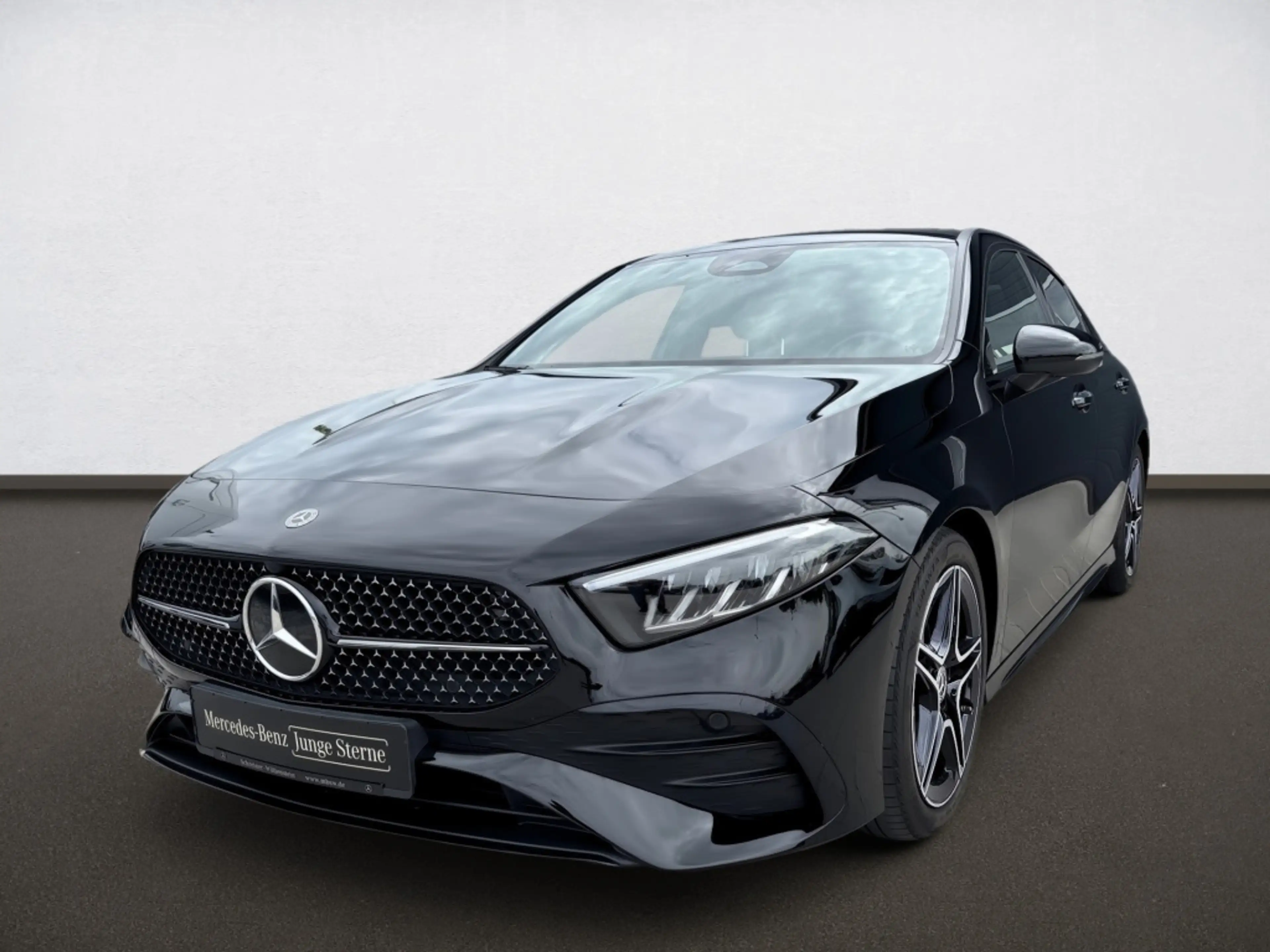 Mercedes-Benz A 200 d Limousine AMG*Night*Carplay*KeylGO*Rkam* — photo 3