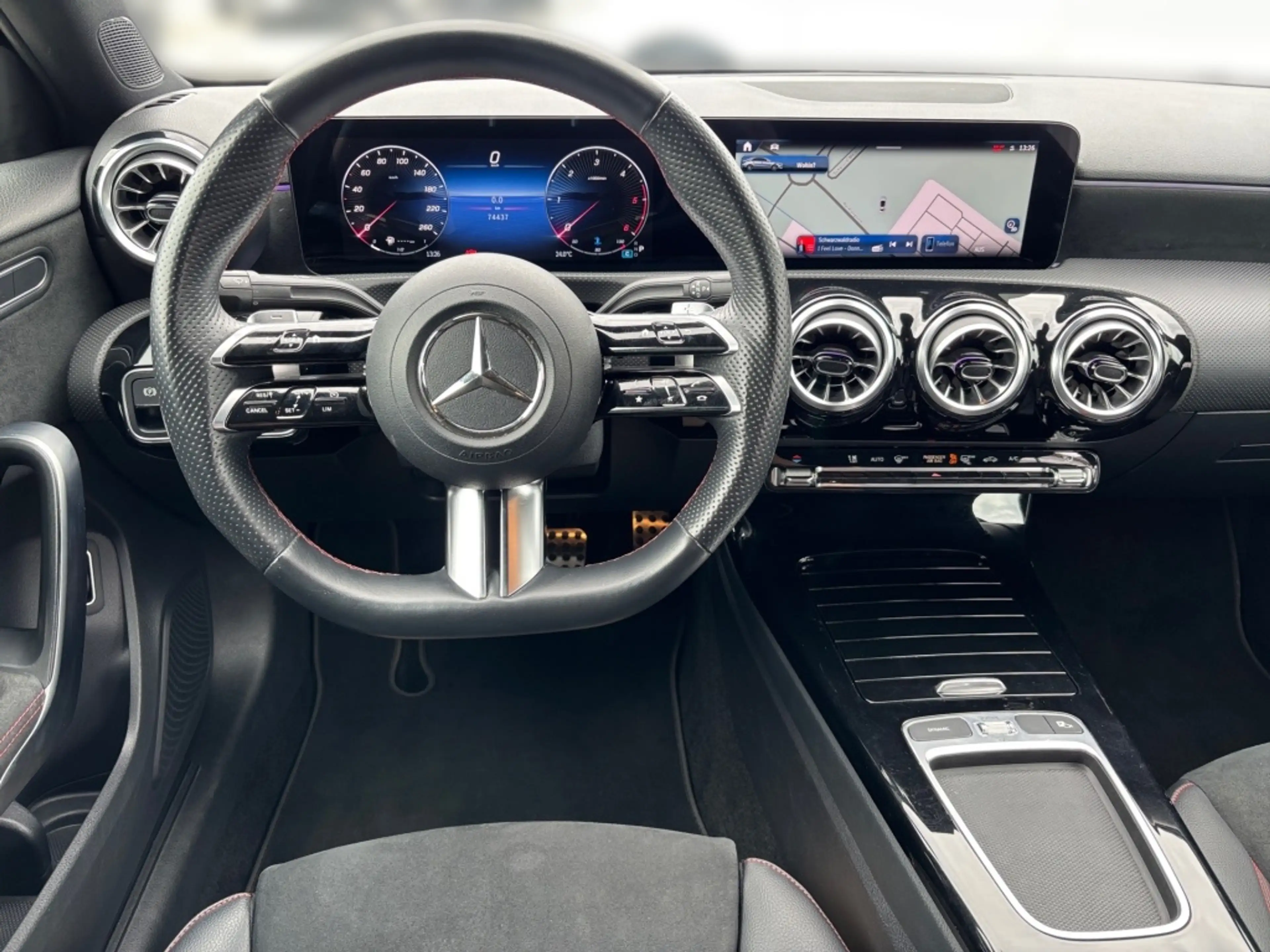 Mercedes-Benz A 200 d Limousine AMG*Night*Carplay*KeylGO*Rkam* — photo 11