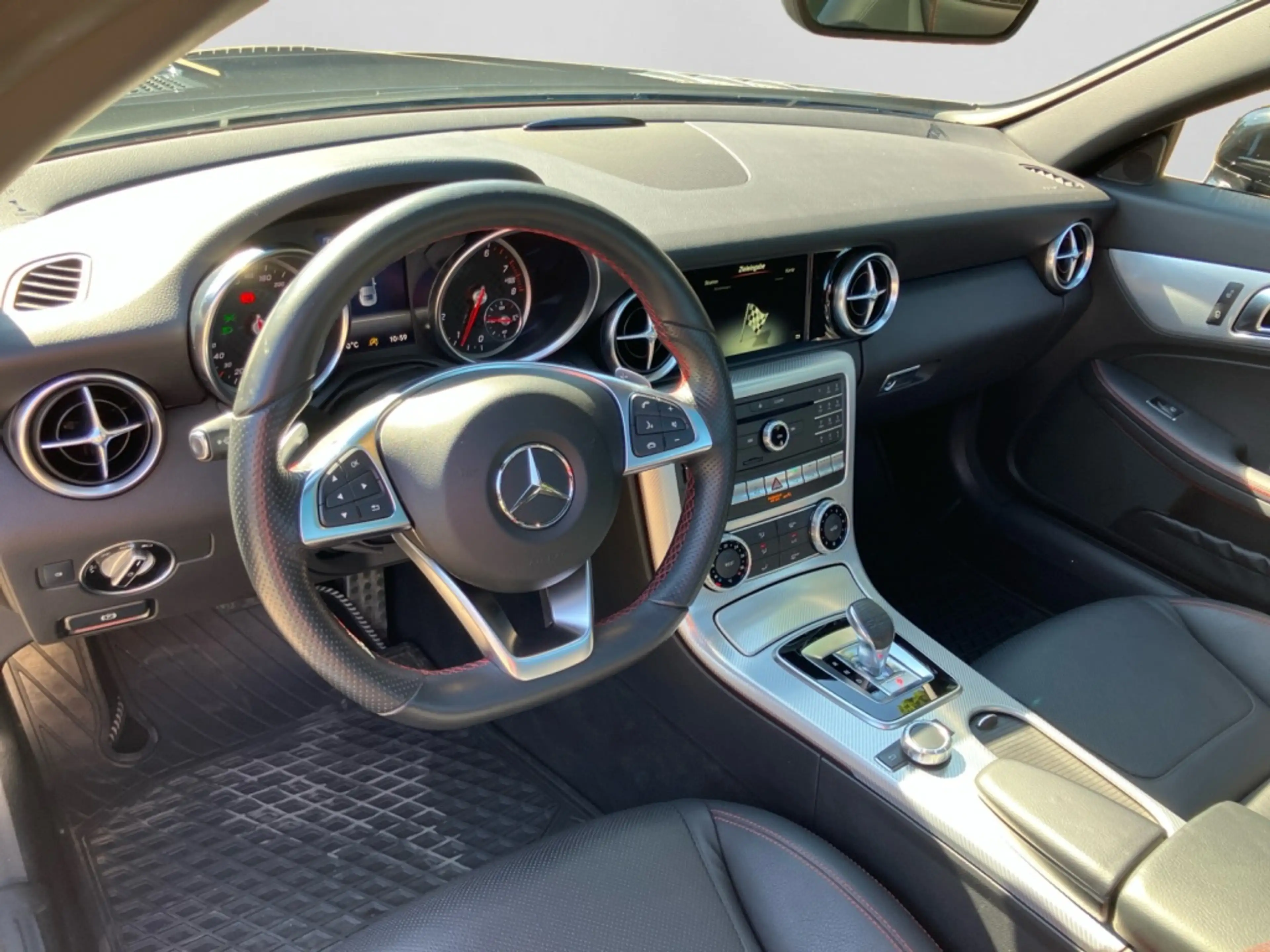 Mercedes-Benz SLC 200 AMG|ILS|AMBIENTE|SHZ|KAM|LED|LEDER|PANO — photo 12