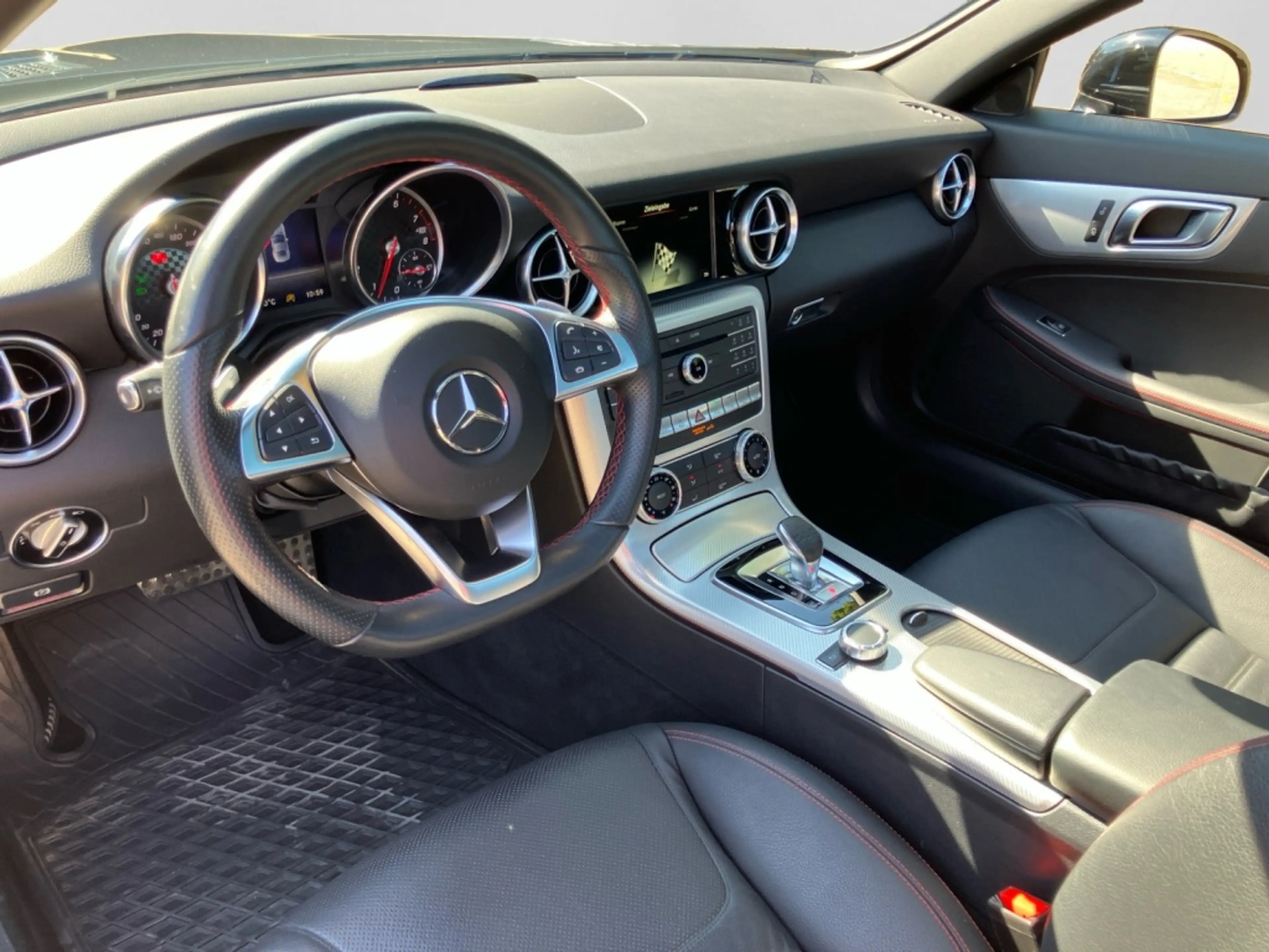 Mercedes-Benz SLC 200 AMG|ILS|AMBIENTE|SHZ|KAM|LED|LEDER|PANO — photo 11
