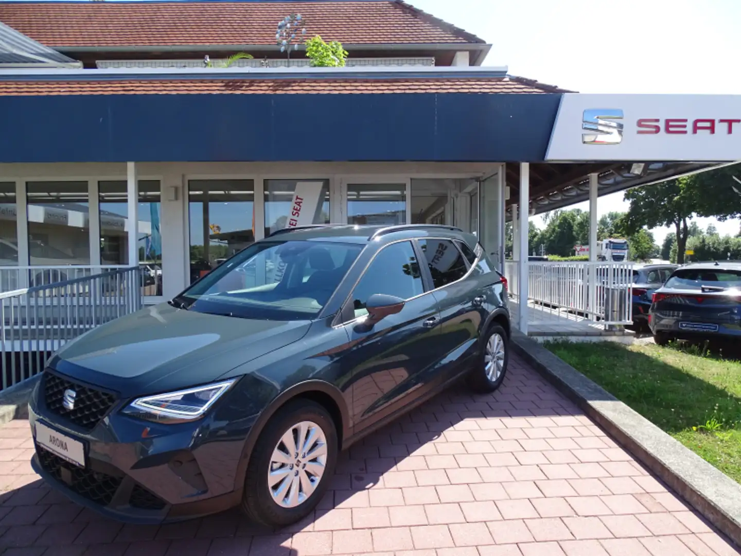 SEAT Arona Arona 1.0 TSI Road Edition DSG 115PS AHK Navi Sitz Azul - 1