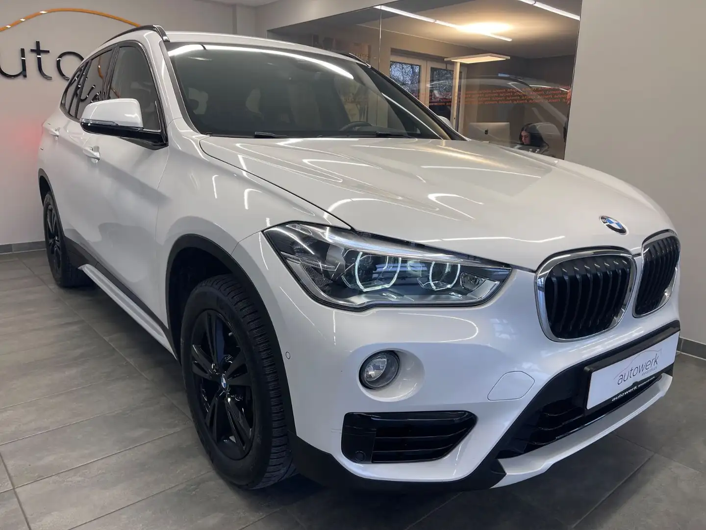 BMW X1 xDrive 20d Sport Line*AUT./Navi/Leder/LED/TOP Blanc - 1