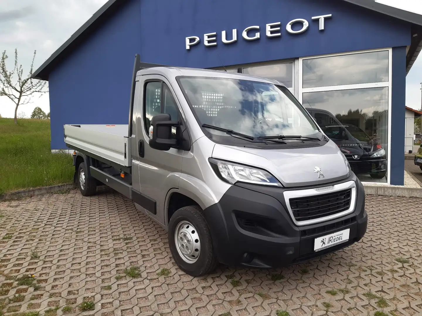Peugeot Boxer 335 L3 BlueHDi 165 Stop Stříbrná - 1