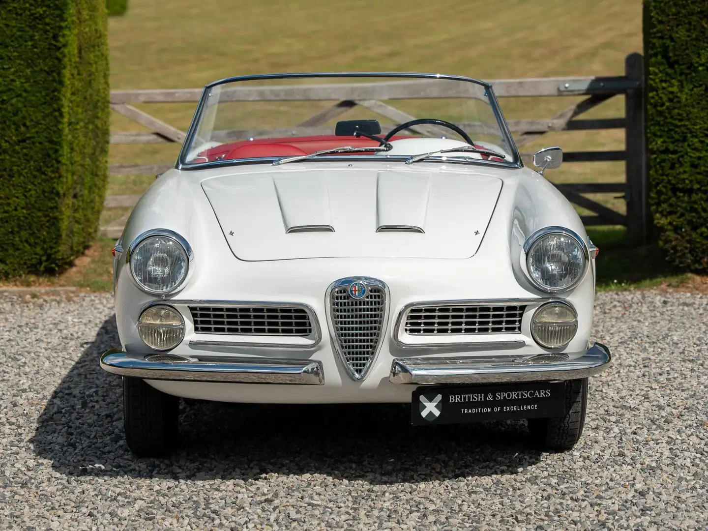 Alfa Romeo Spider 2000 Touring - Fully Restored Bianco - 2