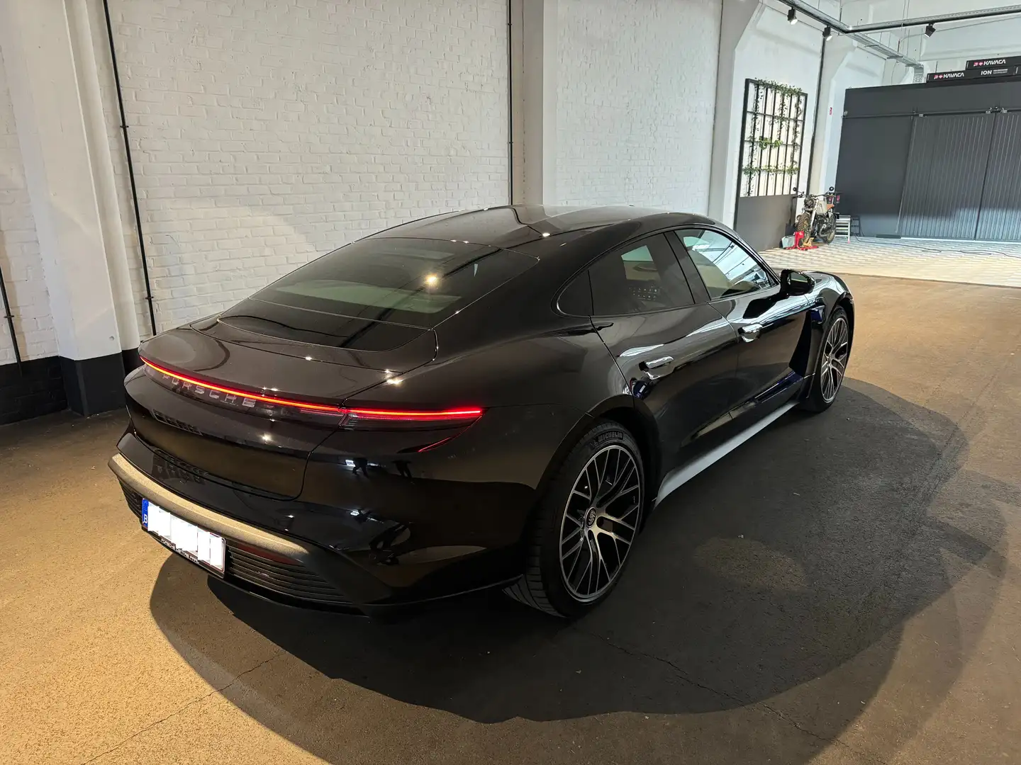 Porsche Taycan Taycan Noir - 1