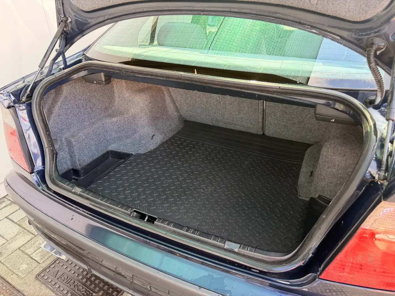 BMW 320i Attiva, foto 10