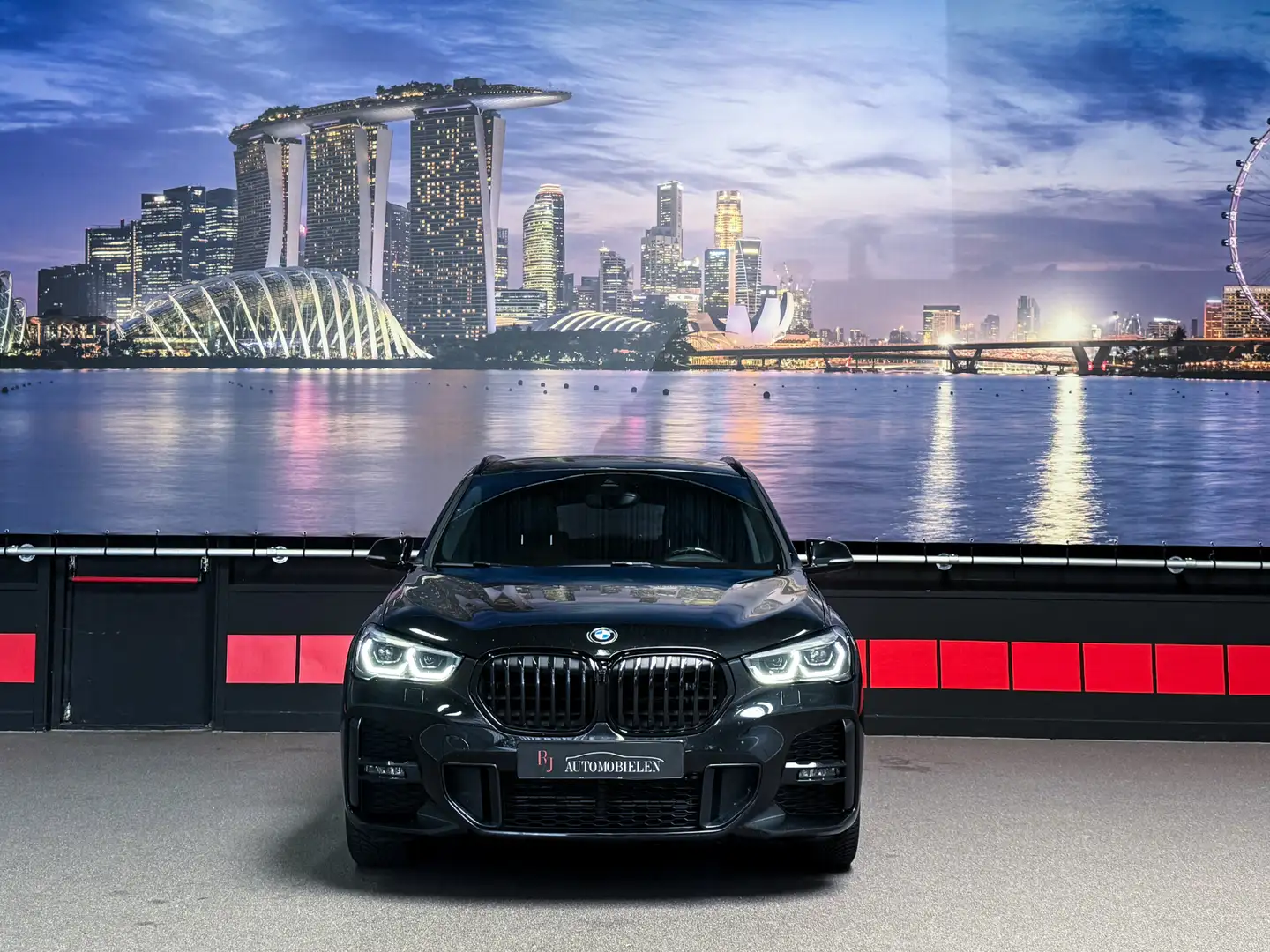 BMW X1 sDrive18i High Executive LED|M-Pakket|Camera| Zwart - 2