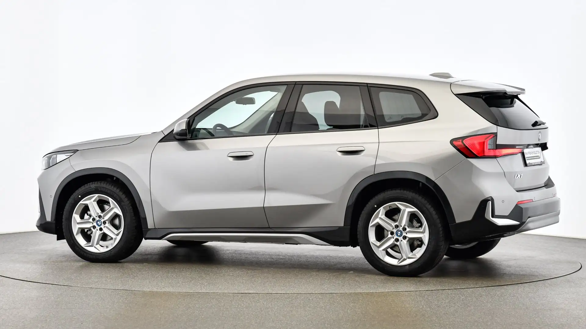 BMW iX1 eDrive20 Silber - 2