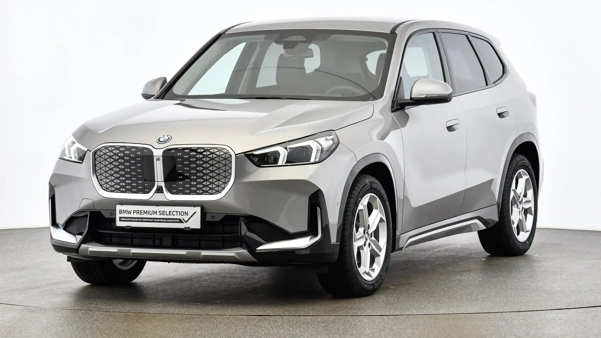 BMW iX1 eDrive20 Silber - 1