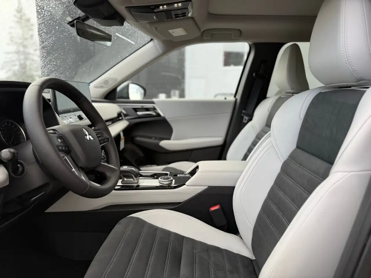 Mitsubishi Outlander снимка Mitsubishi Outlander