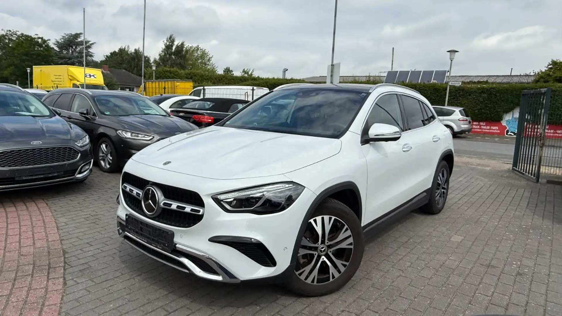 Mercedes-Benz GLA 250 e Hybrid | PANO | 360° KAMERA | AMBIENTE Weiß - 2