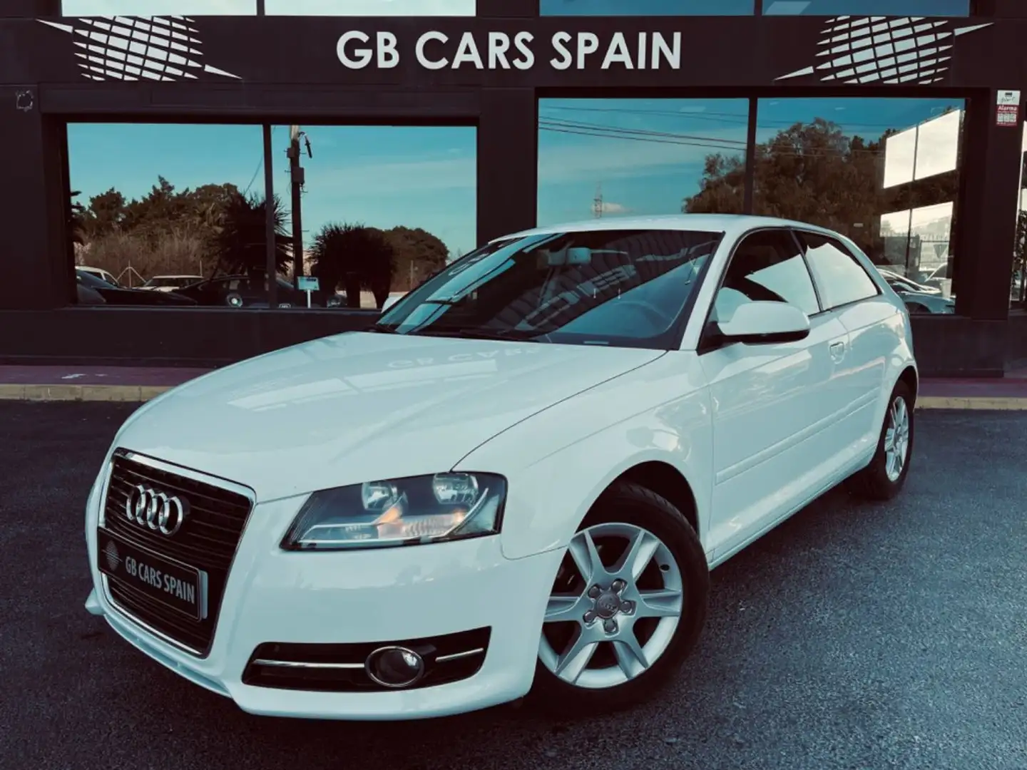 Audi A3 1.6TDI Ambition White - 1