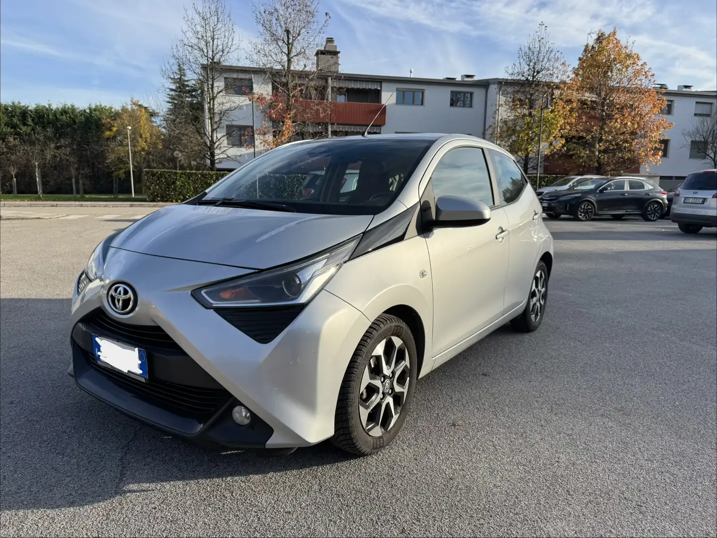 Toyota Aygo 5p 1.0 x-play 72cv - 1