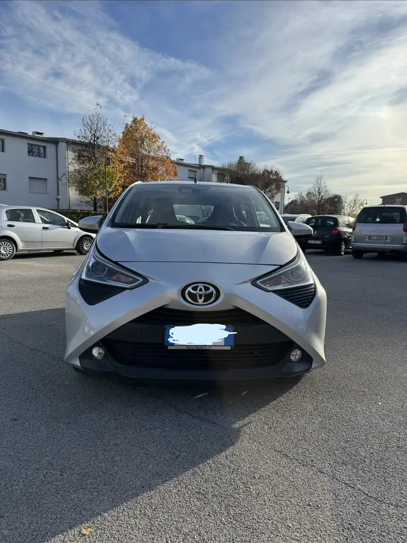 Toyota Aygo 5p 1.0 x-play 72cv - 2