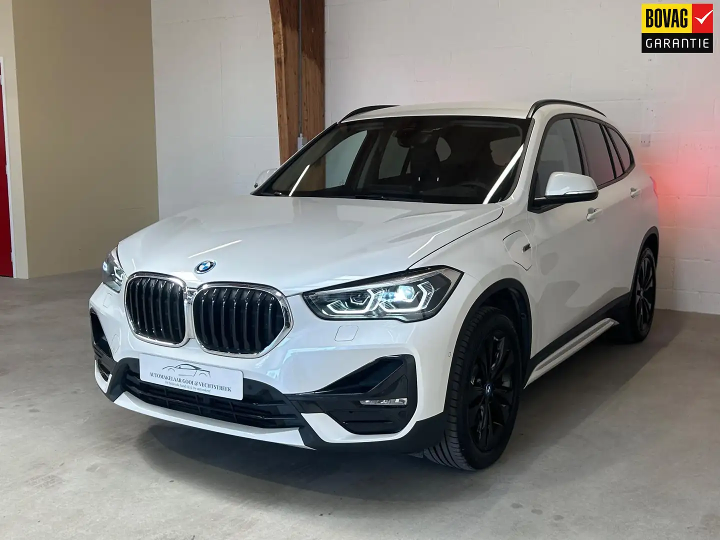 BMW X1 XDrive25e SportLine - Camera - Grote Navi - Sfeerv Wit - 1