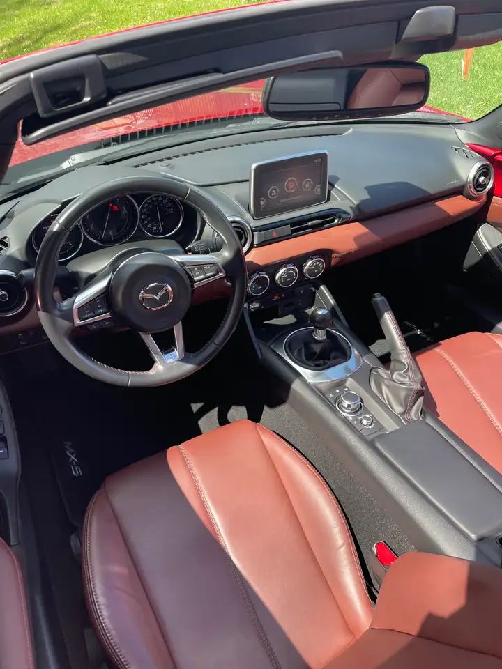Mazda MX-5 Miata снимка Mazda MX-5 Miata