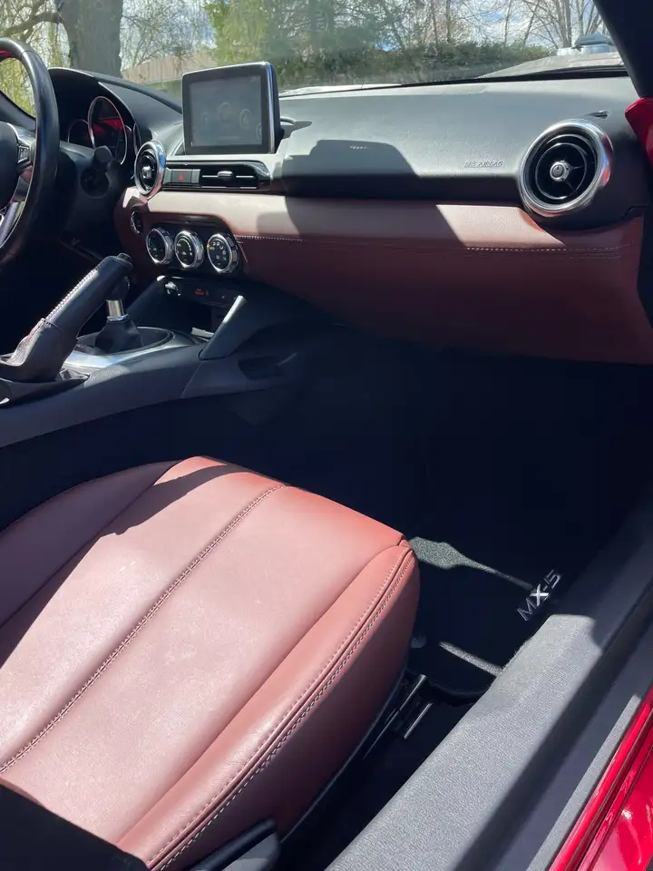Mazda MX-5 Miata снимка Mazda MX-5 Miata
