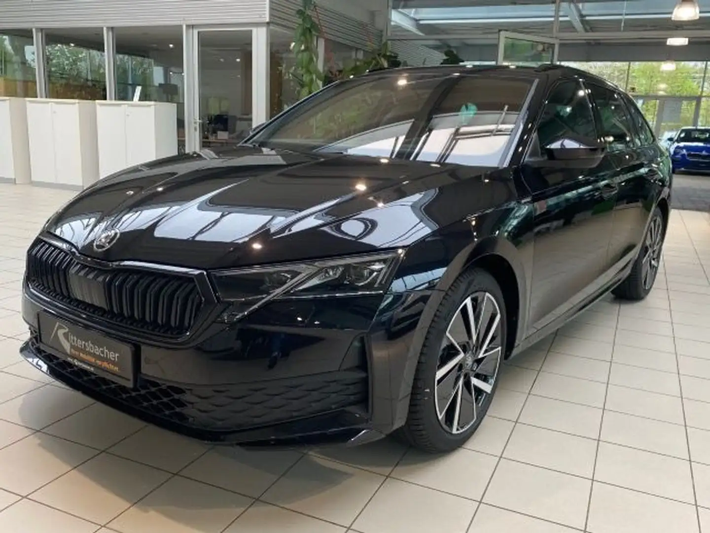 Skoda Octavia Combi Sportline 1,5 TSI 110 kW Verfügbar Schwarz - 2