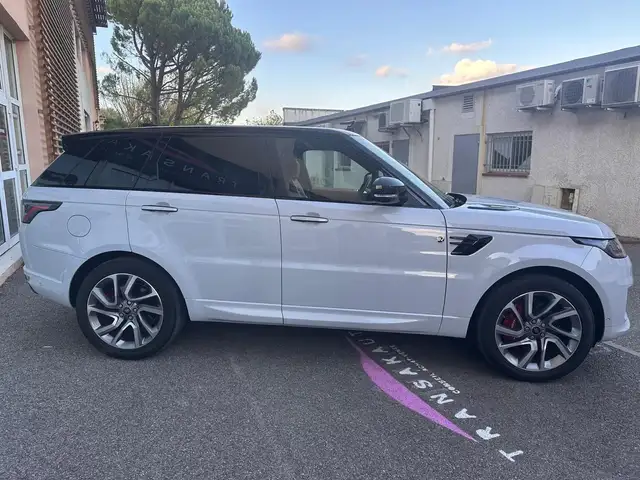 Land Rover Range Rover Sport view 4