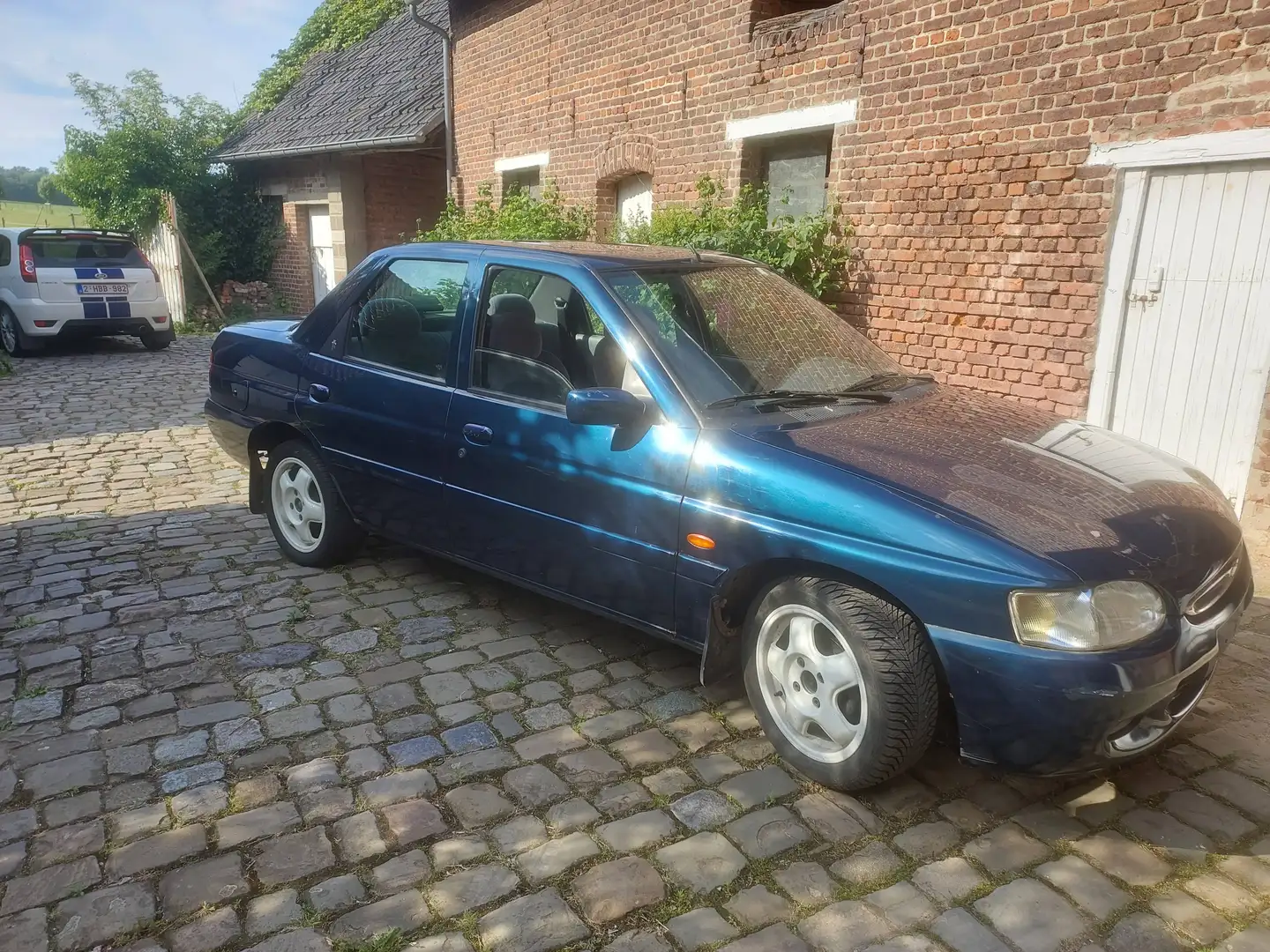 Ford Escort 1.6i 16v Ghia CTX Blau - 2