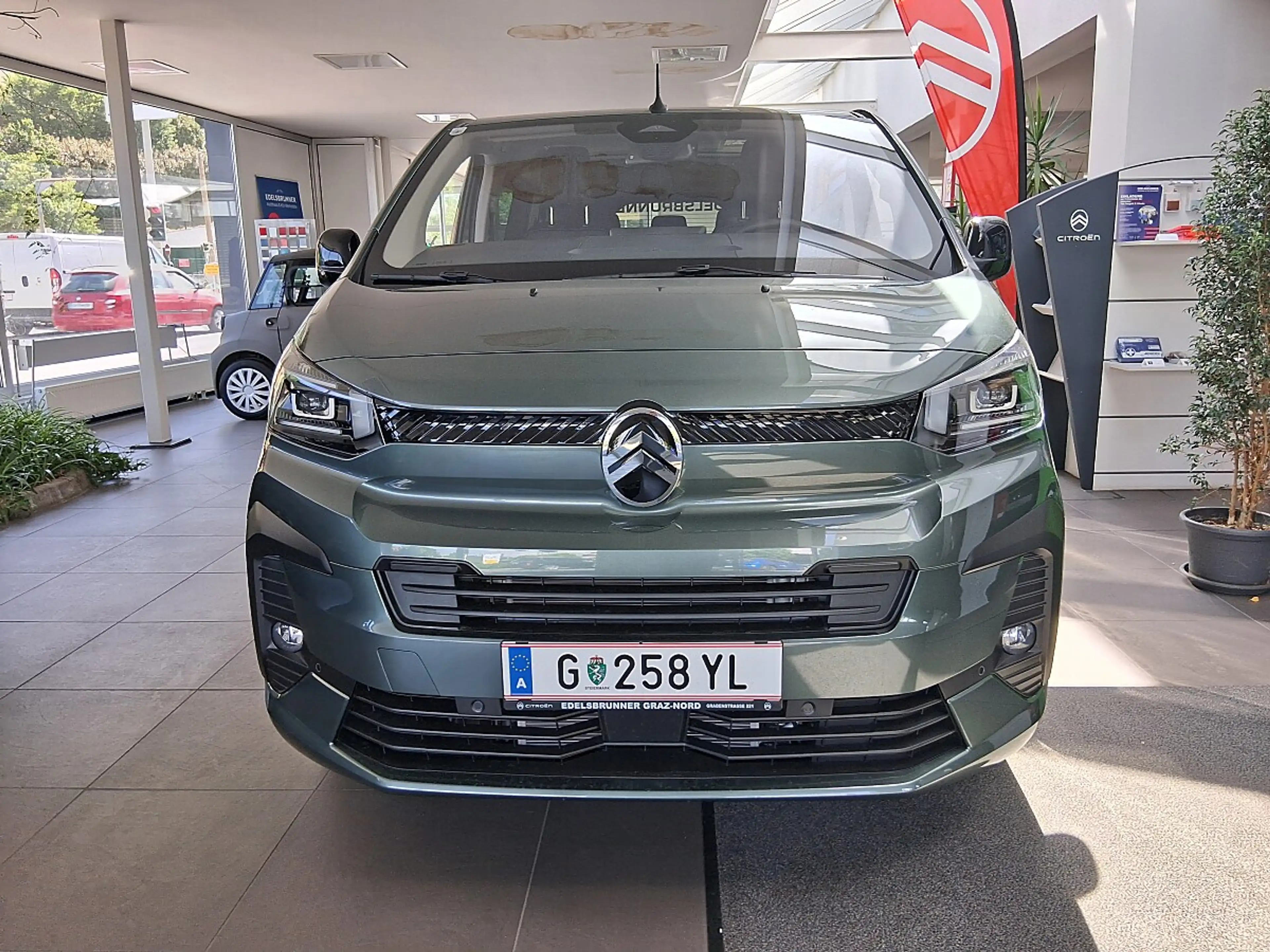 Citroen Spacetourer Diesel 180 S&S EAT8 M Business Lounge — photo 2