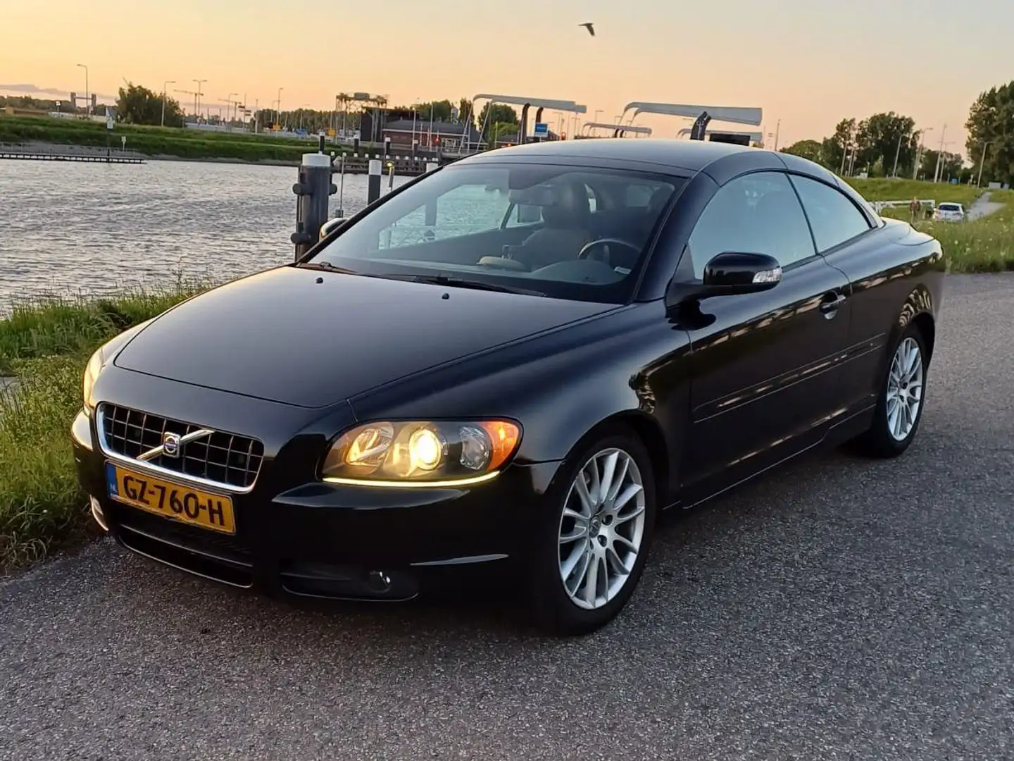 Volvo C70 C70 2.4 Momentum Negro - 1