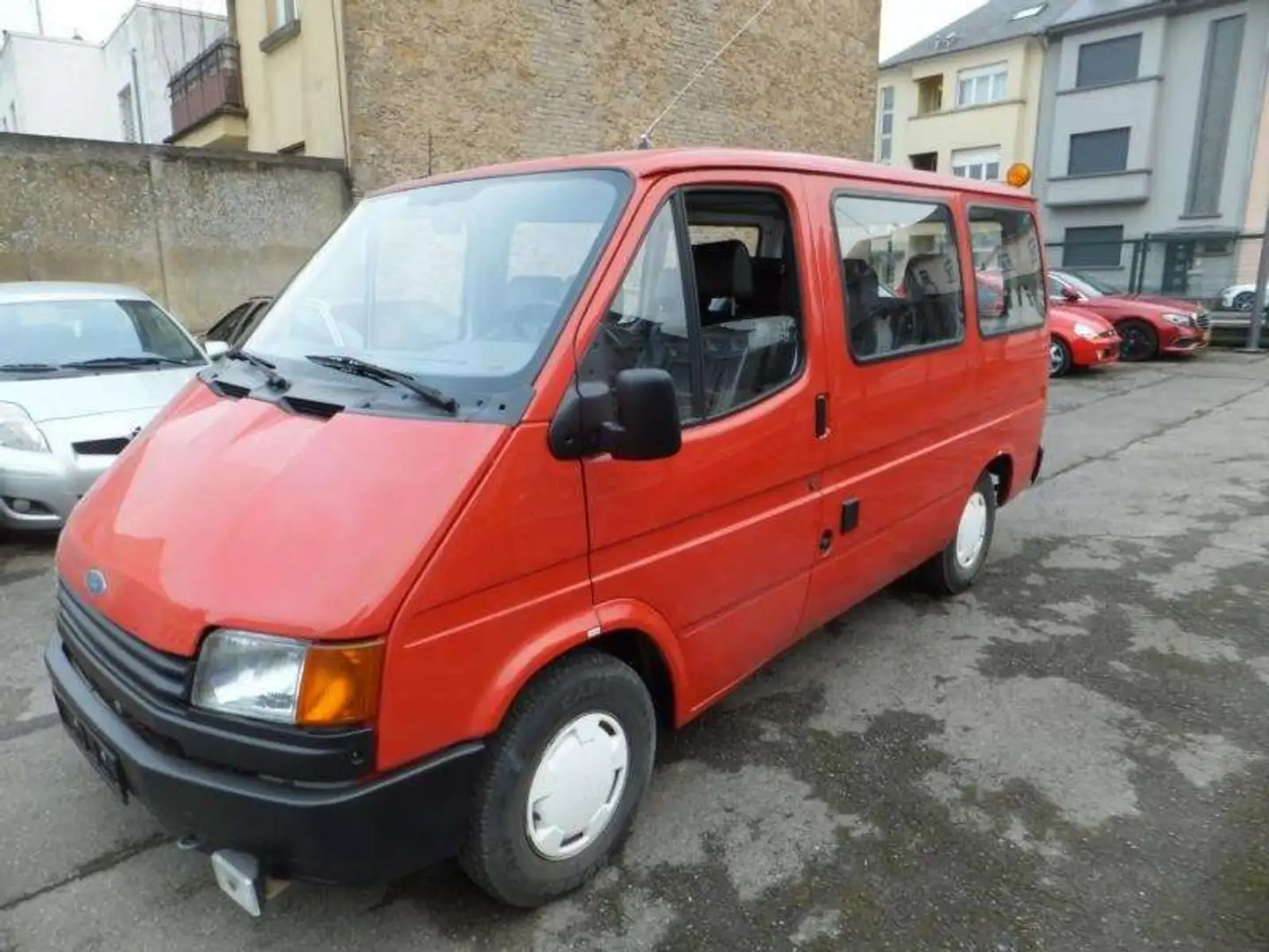 Ford Transit Bus Червоний - 1