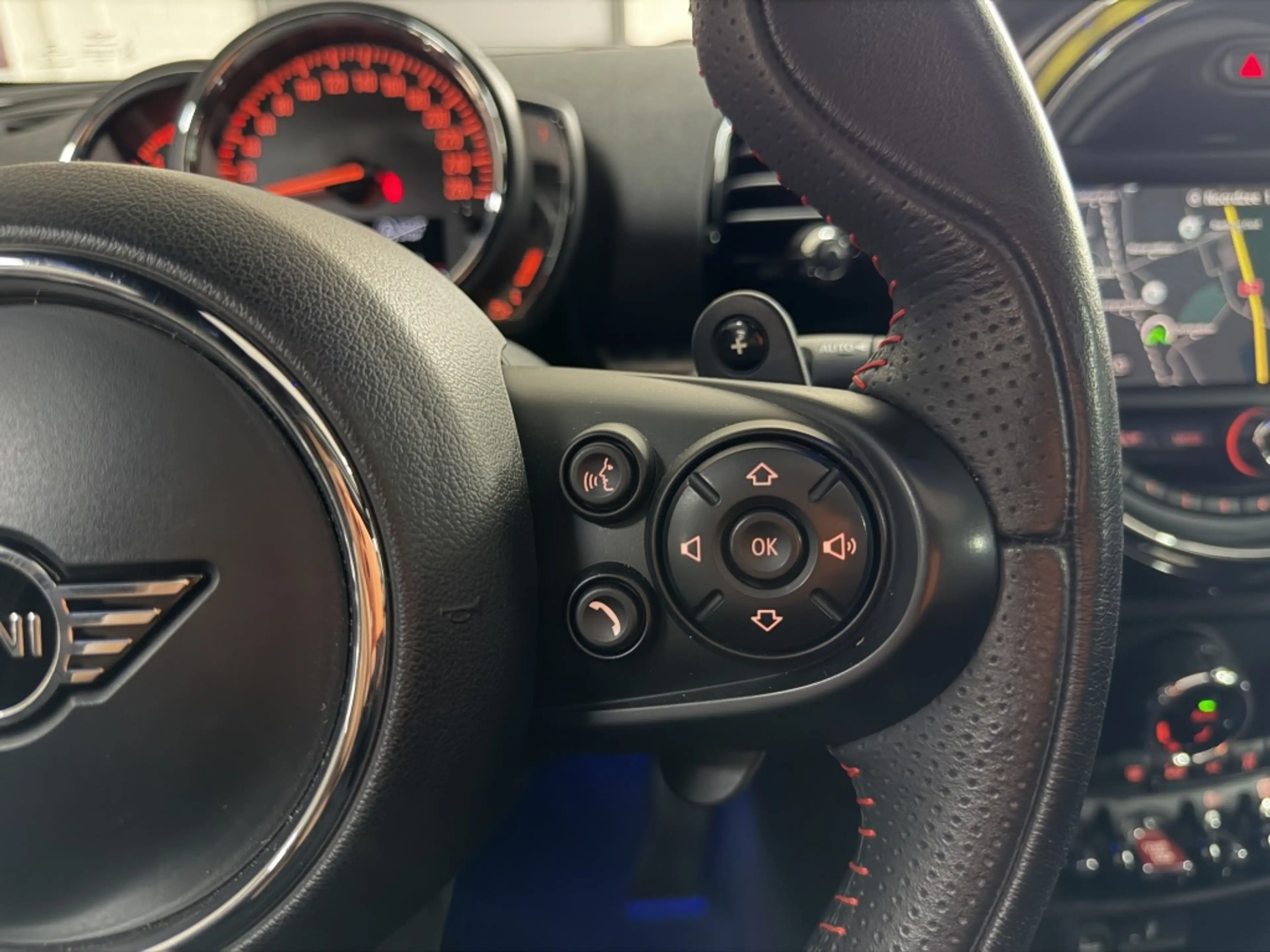 MINI John Cooper Works Clubman 2.0 S JCW AUT. PANO 192PK 2019 — photo 11