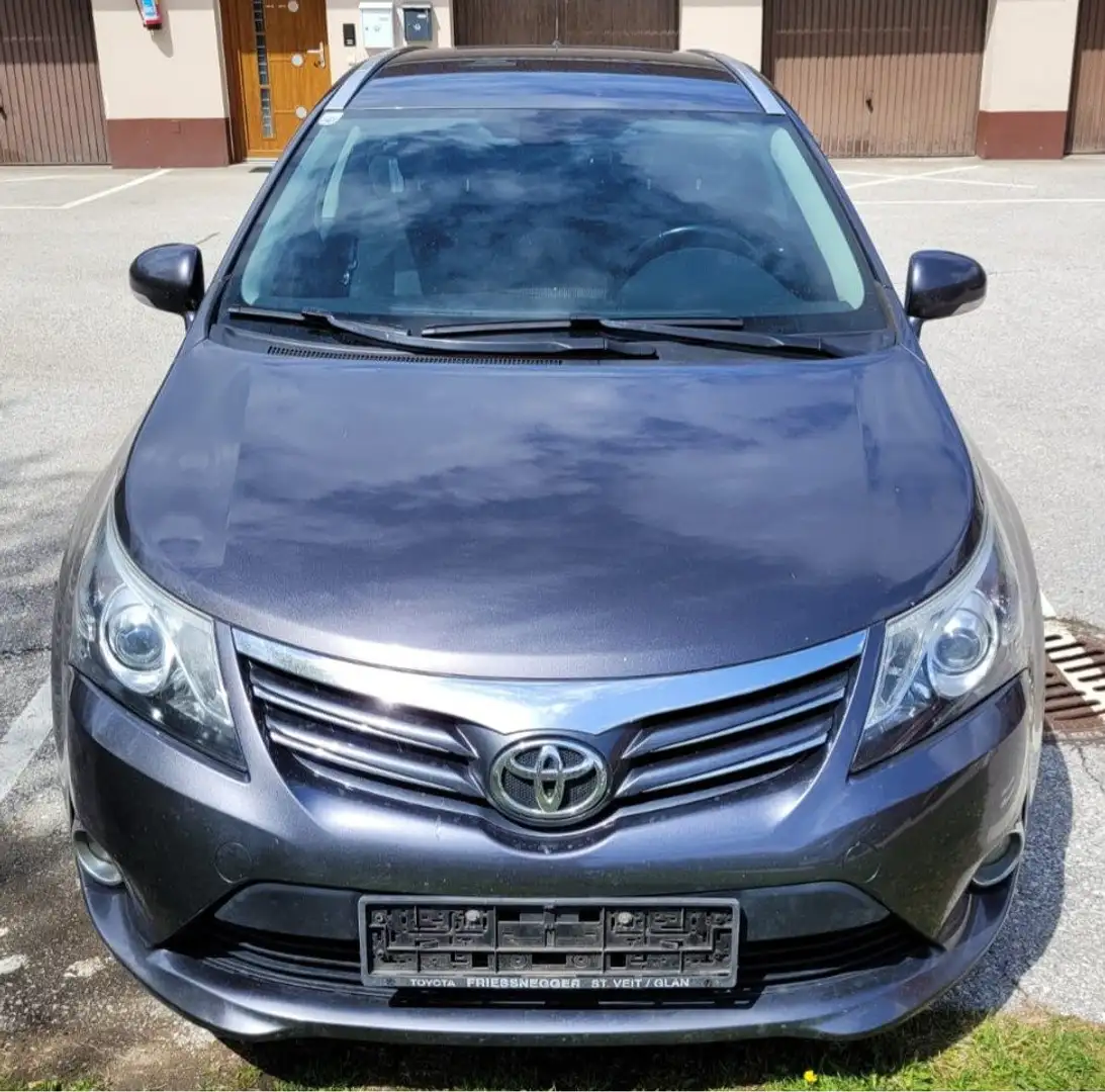 Toyota Avensis Avensis 2,0 D4-D 125 DPF Comfort Comfort Grau - 2