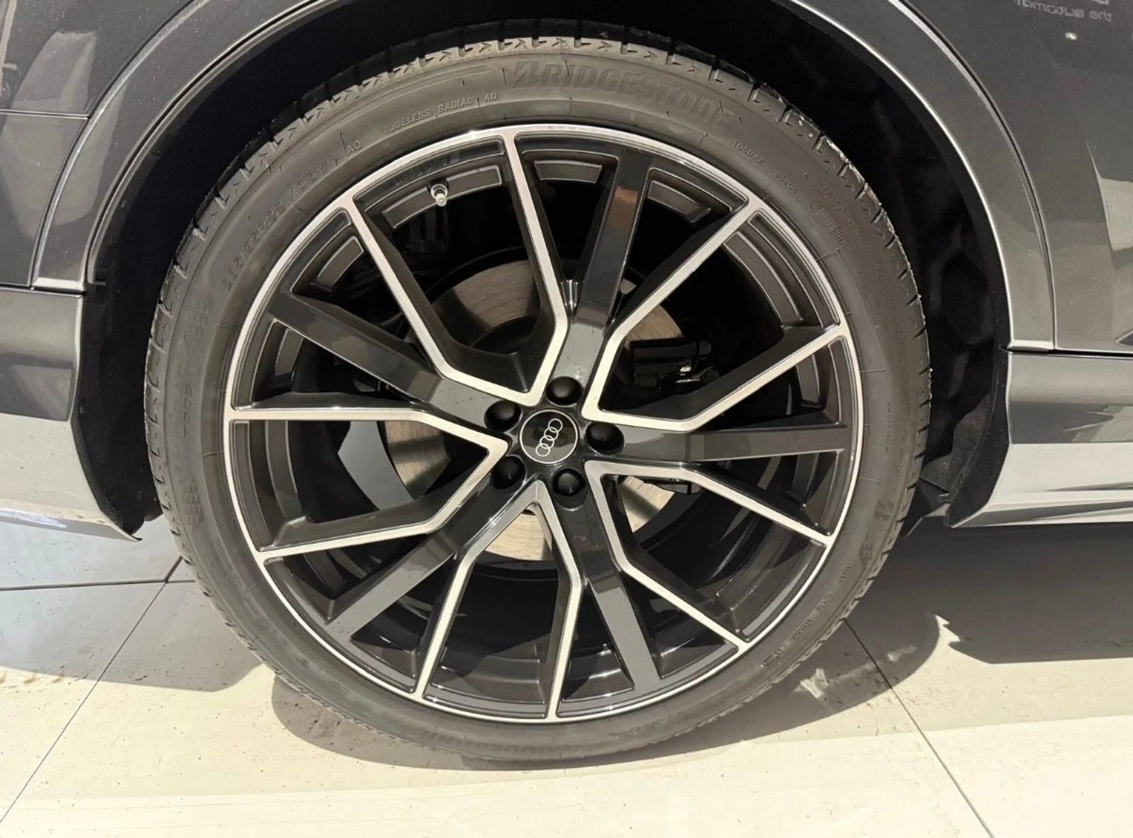 Audi SQ7 TFSI quattro tiptronic — photo 7