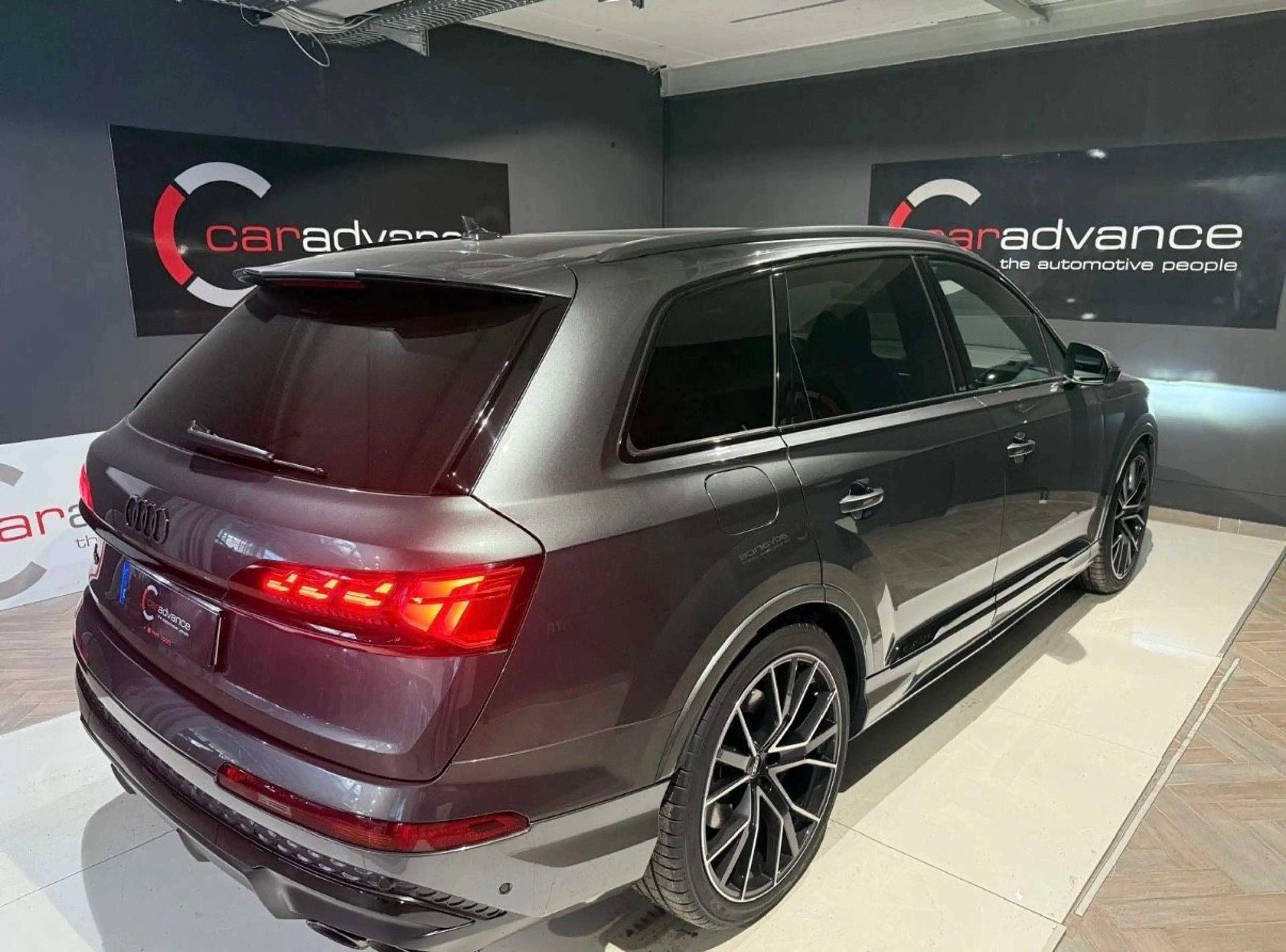 Audi SQ7 TFSI quattro tiptronic — photo 11