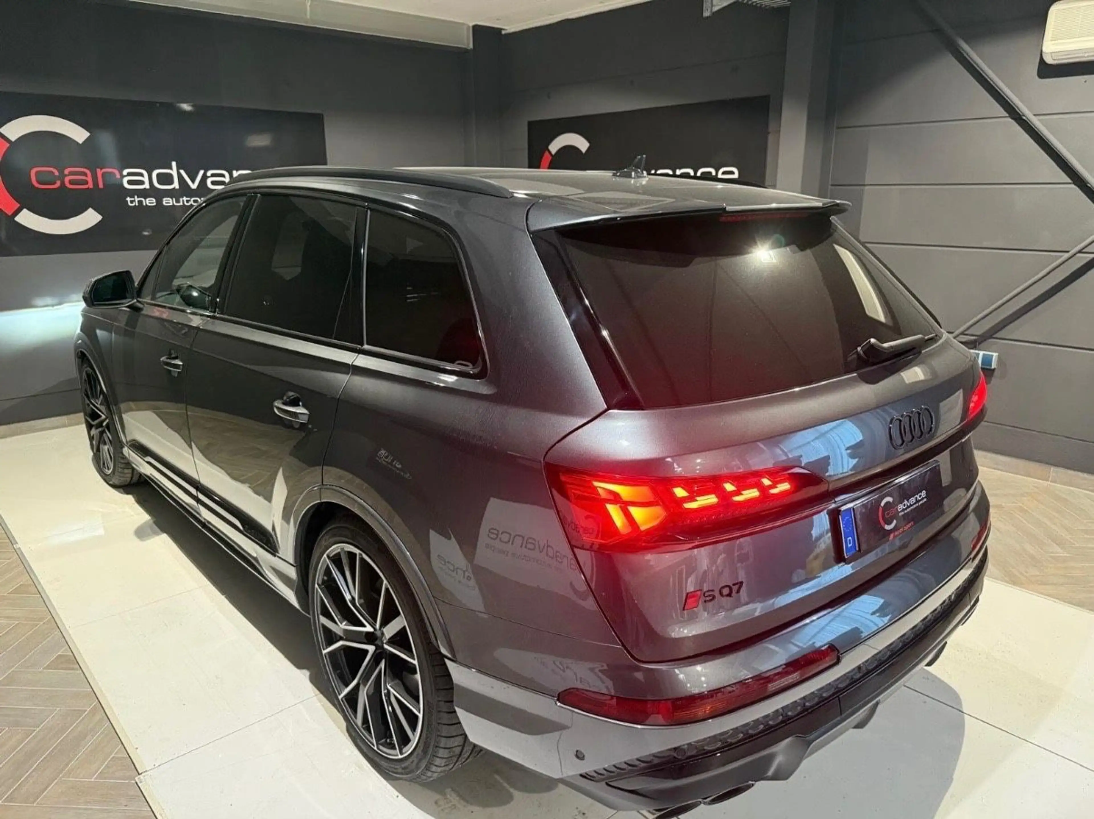 Audi SQ7 TFSI quattro tiptronic — photo 10