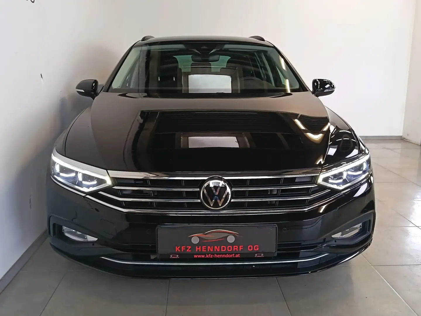 Volkswagen Passat Variant Business 2,0 SCR TDI DSG Schwarz - 2
