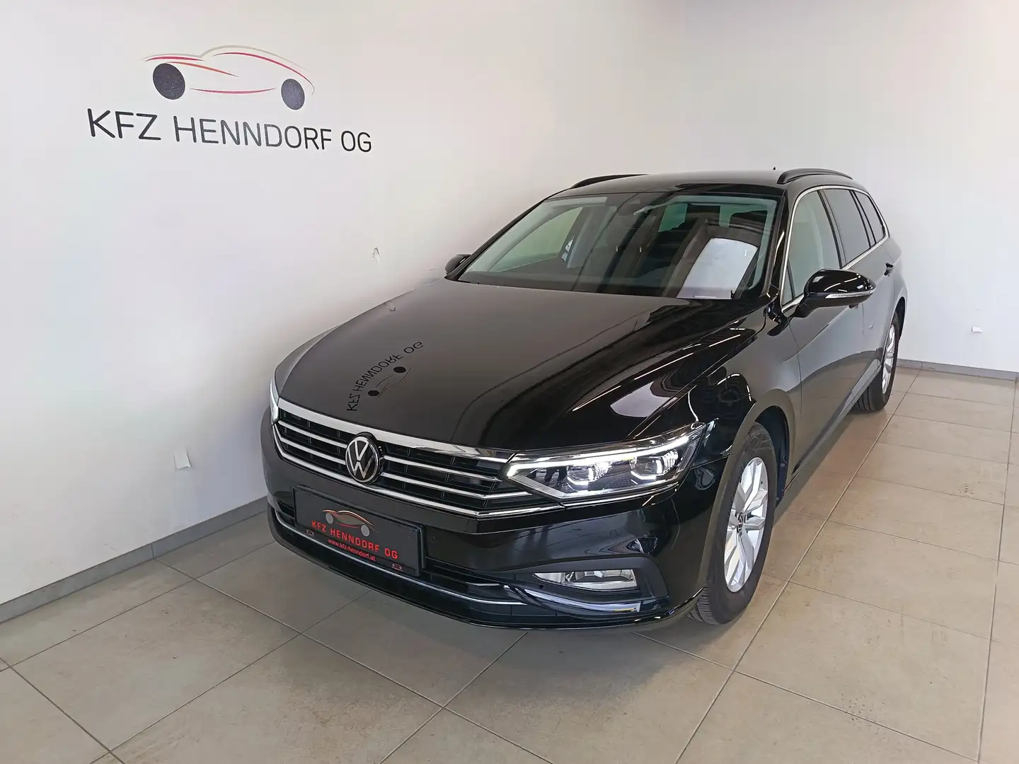 Volkswagen Passat Variant Business 2,0 SCR TDI DSG Schwarz - 1