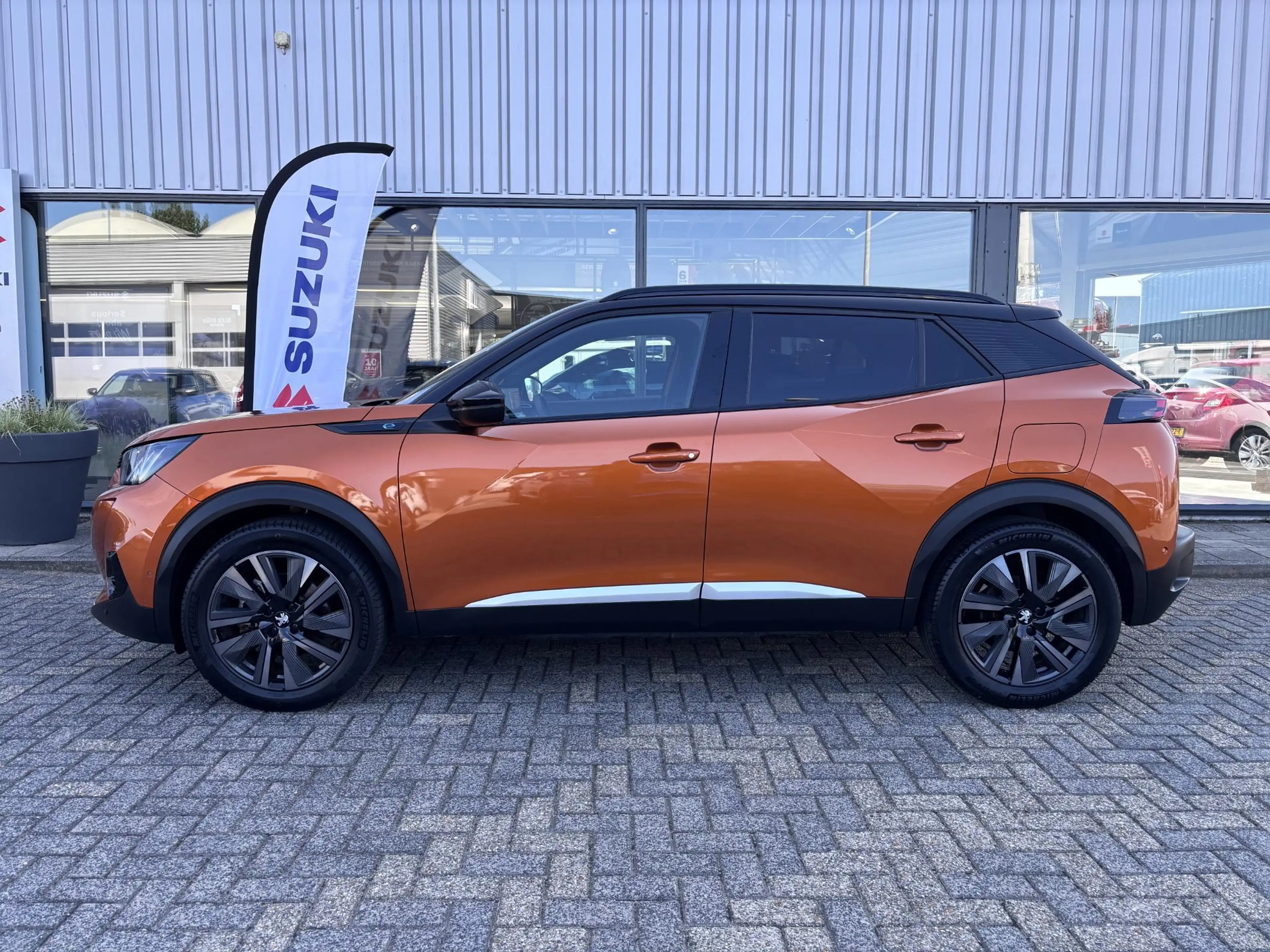 Peugeot e-2008 EV GT Pack 50 kWh Panorama/Trekhaak — photo 3