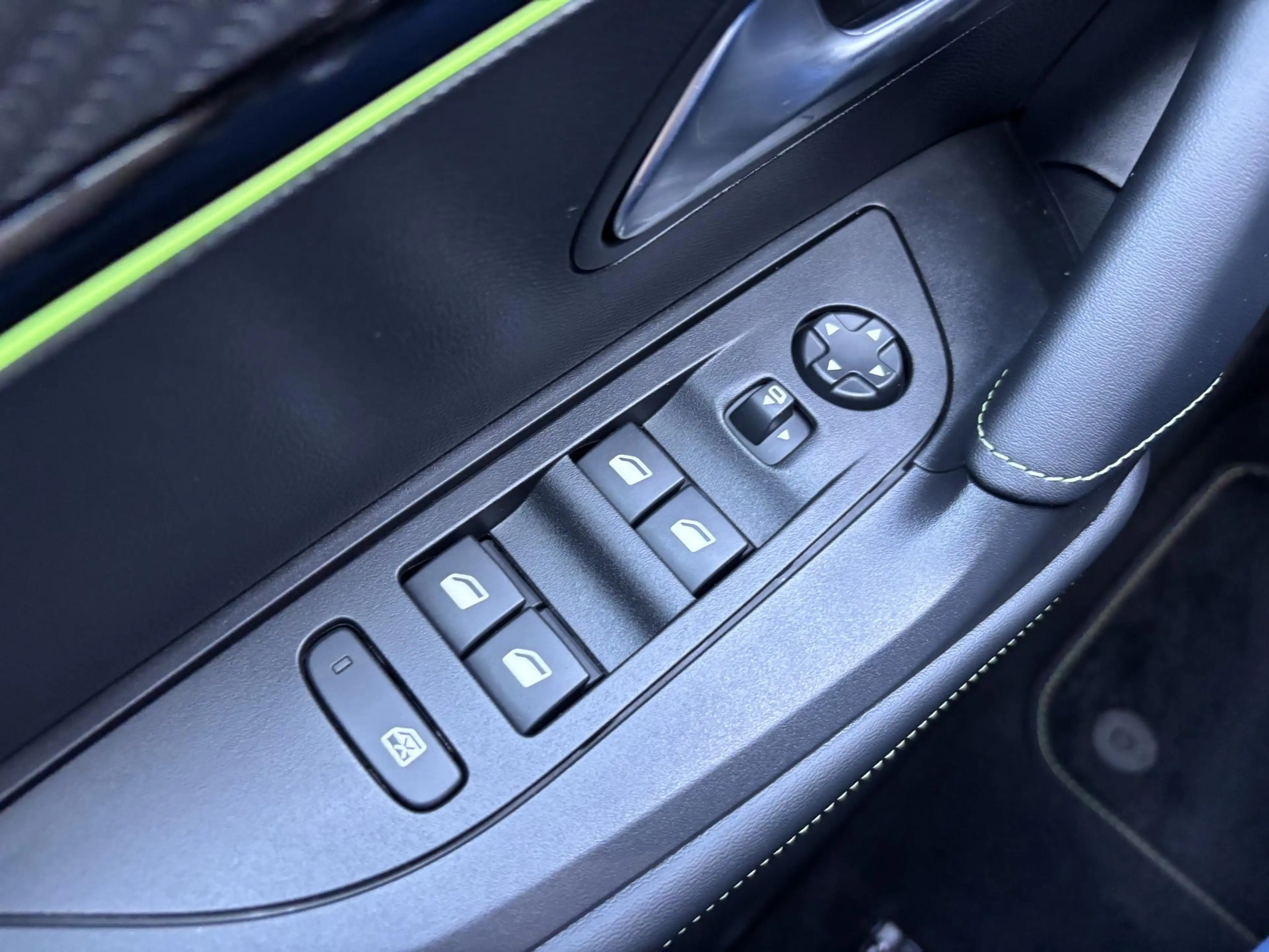 Peugeot e-2008 EV GT Pack 50 kWh Panorama/Trekhaak — photo 13