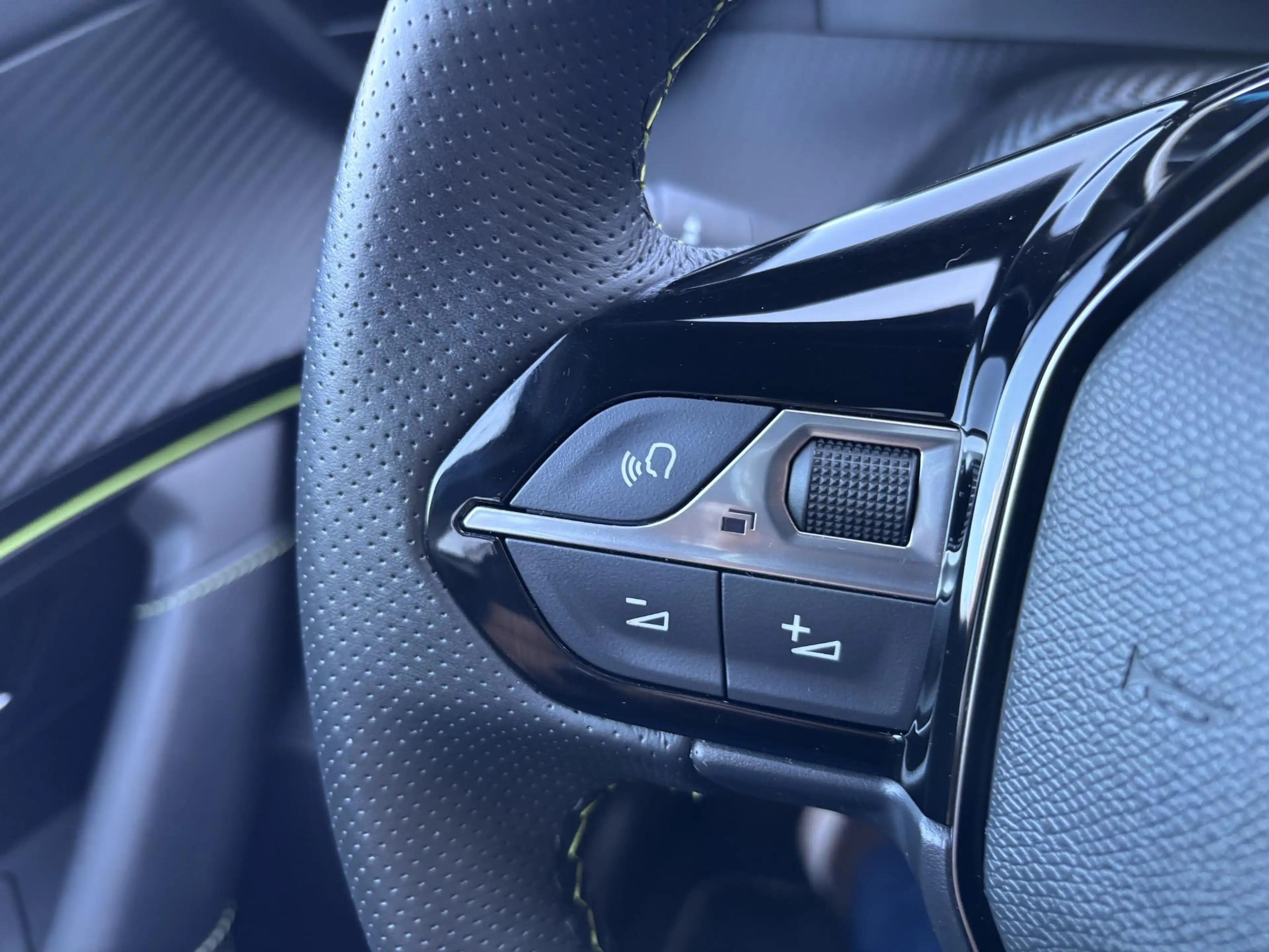 Peugeot e-2008 EV GT Pack 50 kWh Panorama/Trekhaak — photo 14