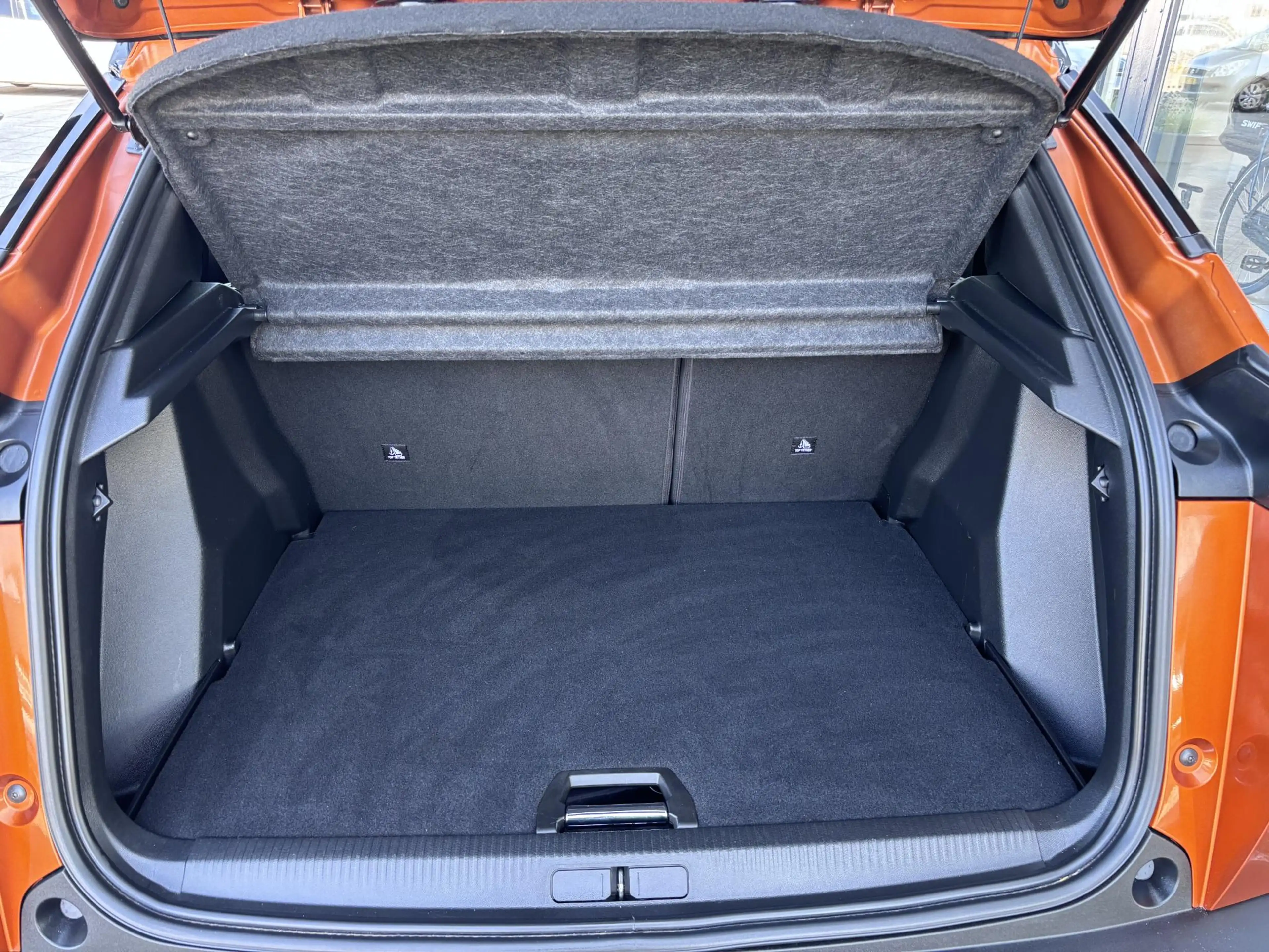 Peugeot e-2008 EV GT Pack 50 kWh Panorama/Trekhaak — photo 9