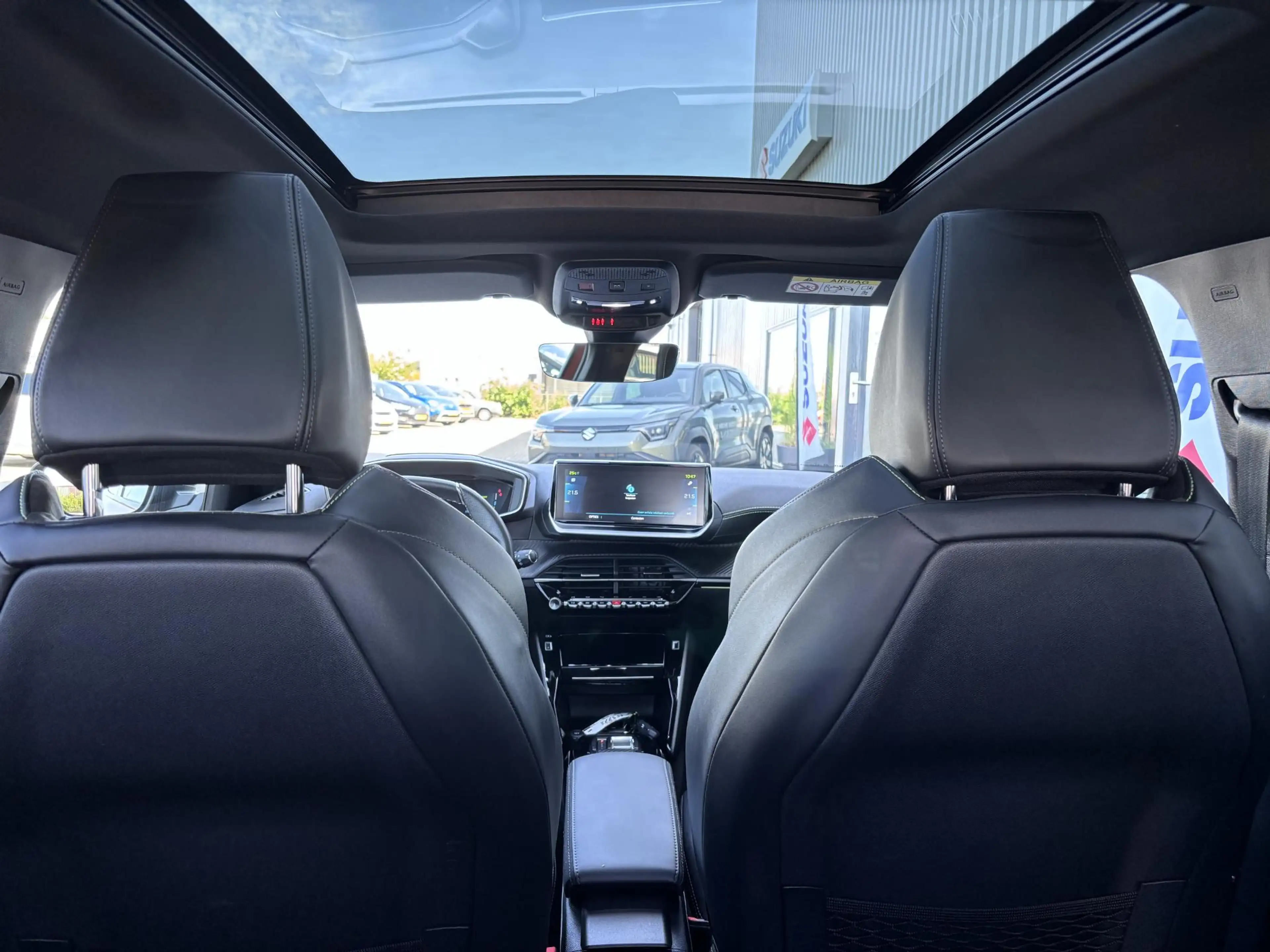 Peugeot e-2008 EV GT Pack 50 kWh Panorama/Trekhaak — photo 10