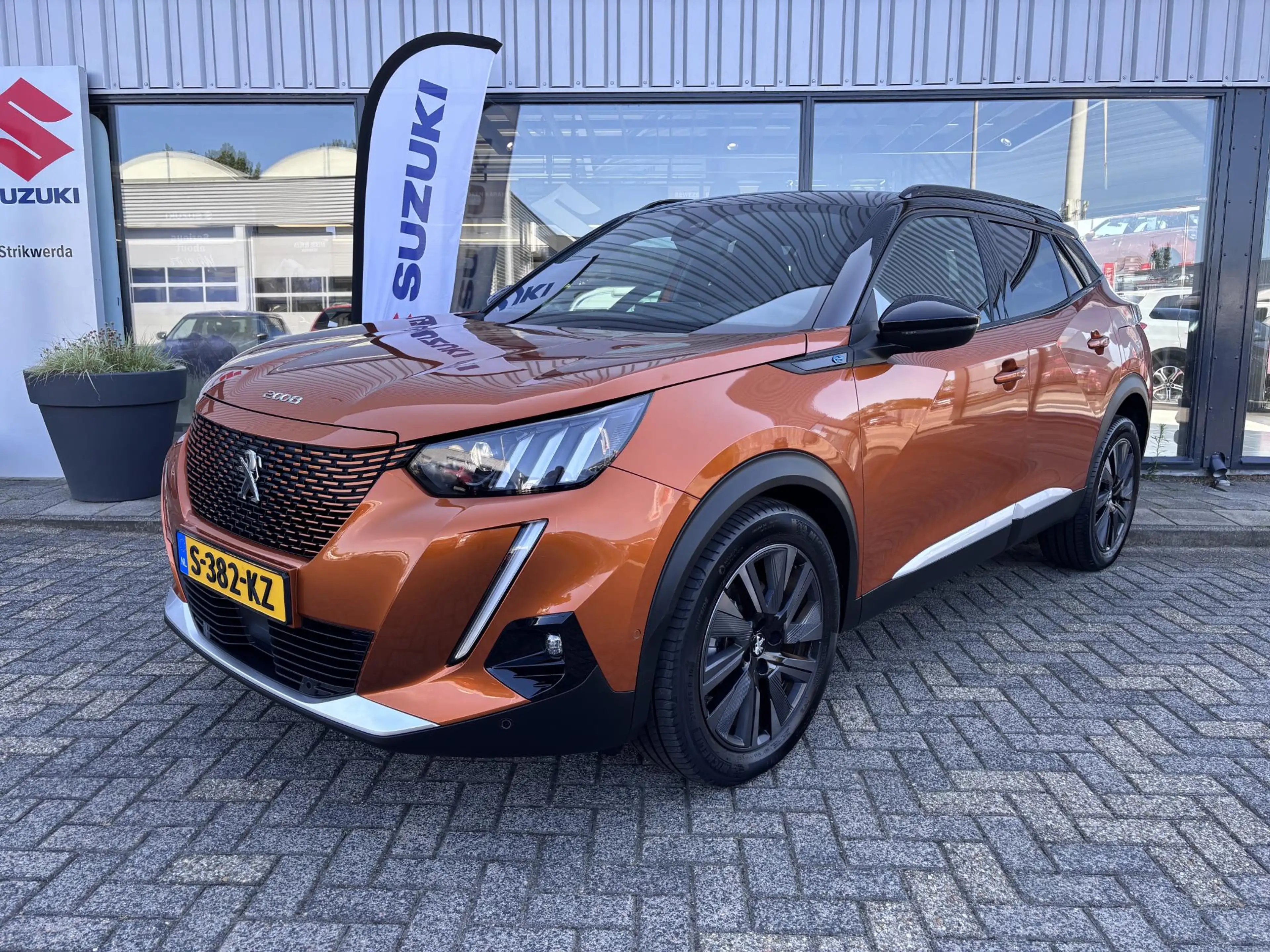 Peugeot e-2008 EV GT Pack 50 kWh Panorama/Trekhaak — photo 4