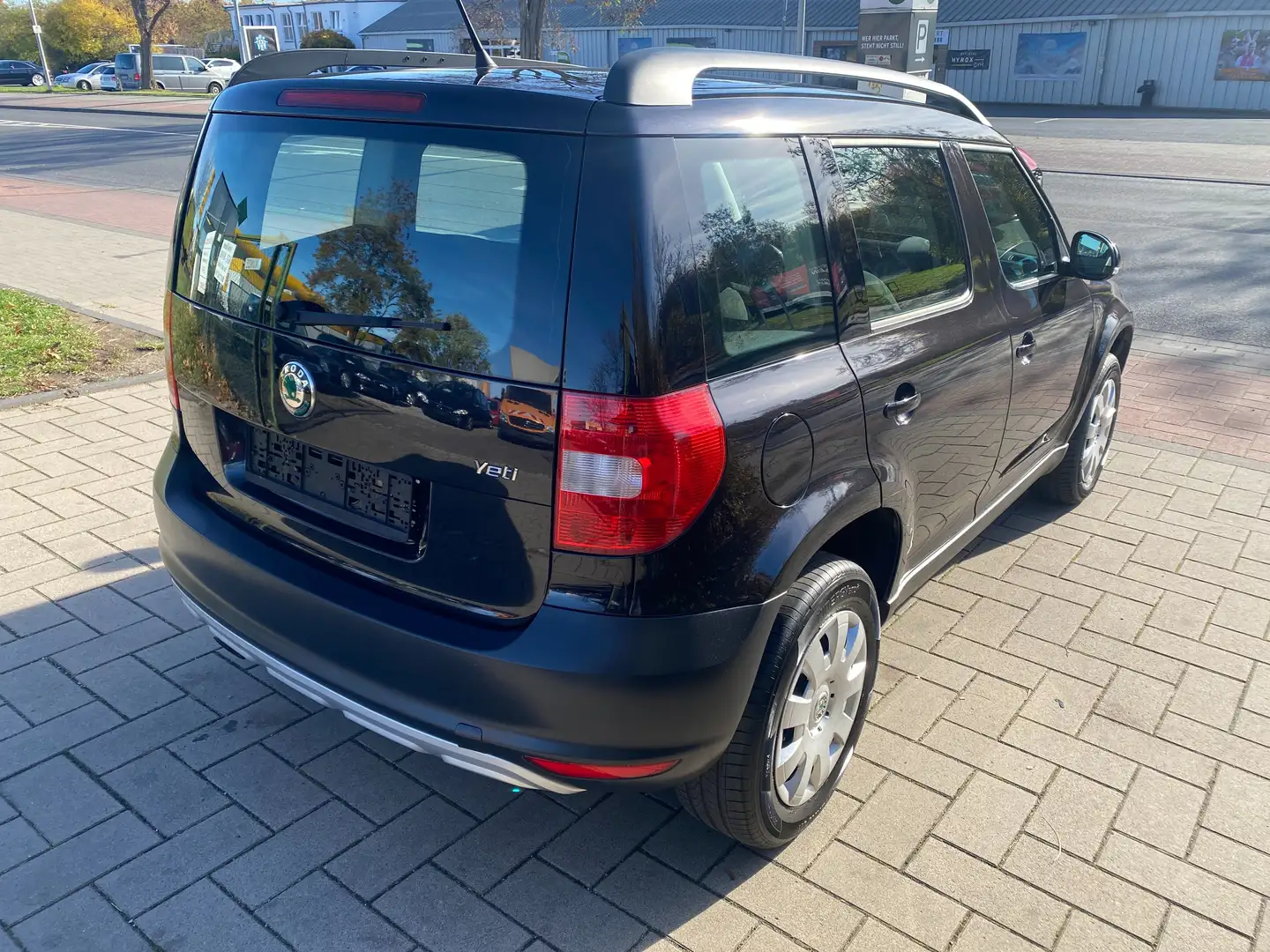Skoda Yeti Basis Schwarz - 2