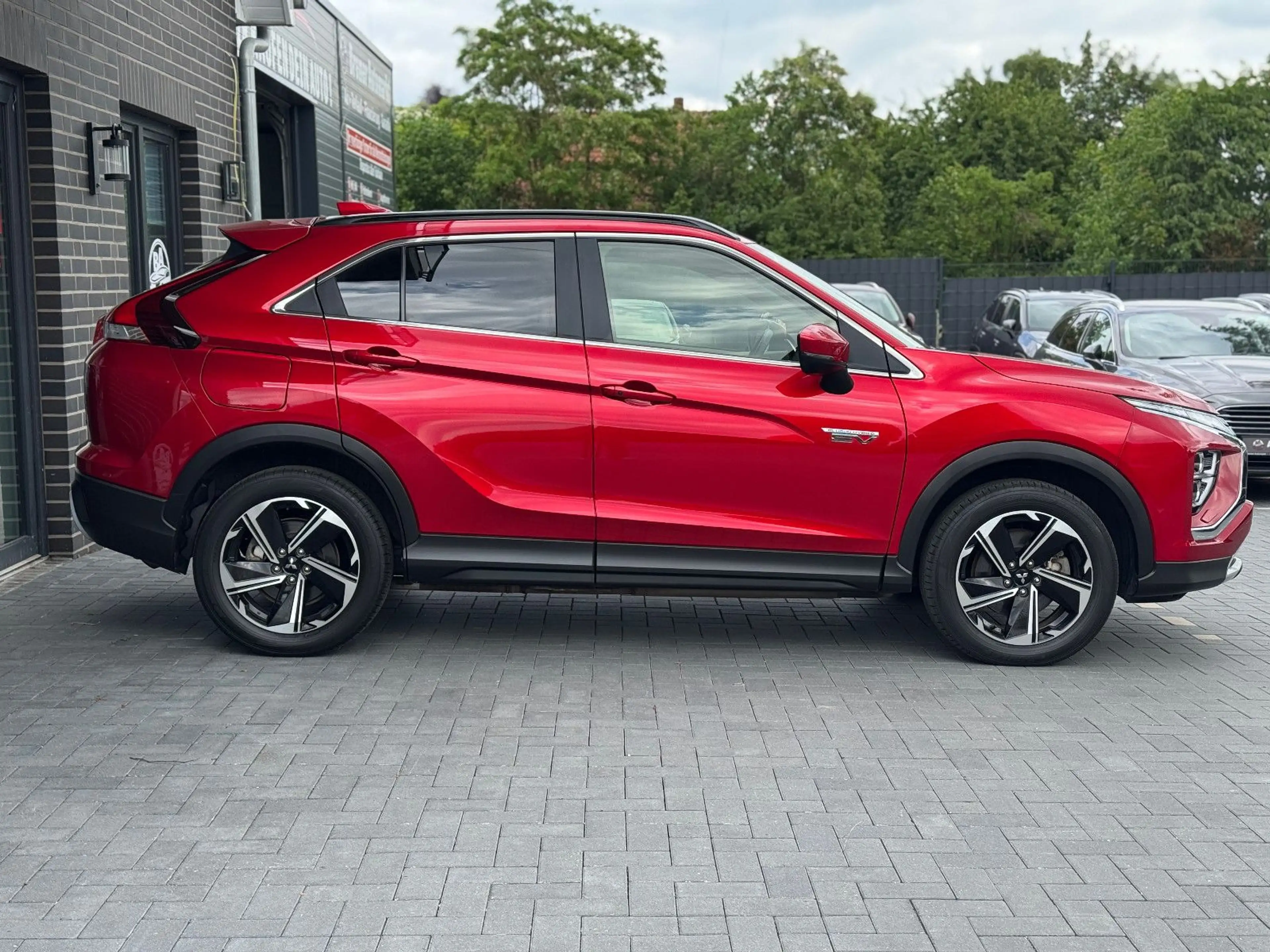 Mitsubishi Eclipse Cross Plus Hybrid 4WD — photo 4