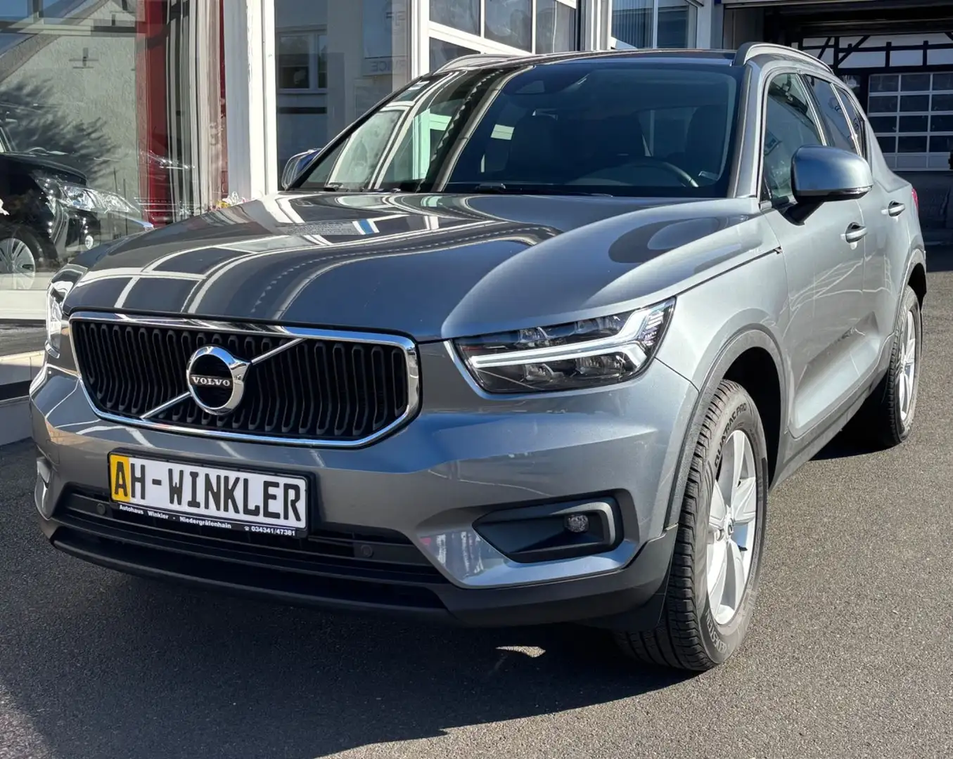 Volvo XC40 2WD Navi DAB+ Winterpaket AHK Grau - 2