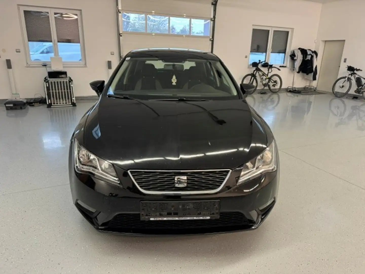 SEAT Leon Reference Schwarz - 1